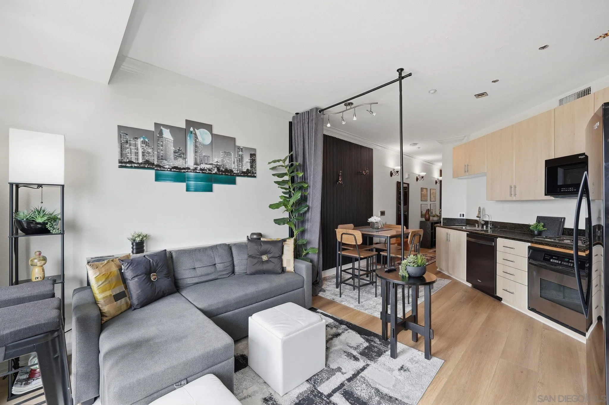 https://cdn.realtyfeed.com/cdn/127/260010386/a38277d9a31bb0f63ef2adfeb0b2e267.webp