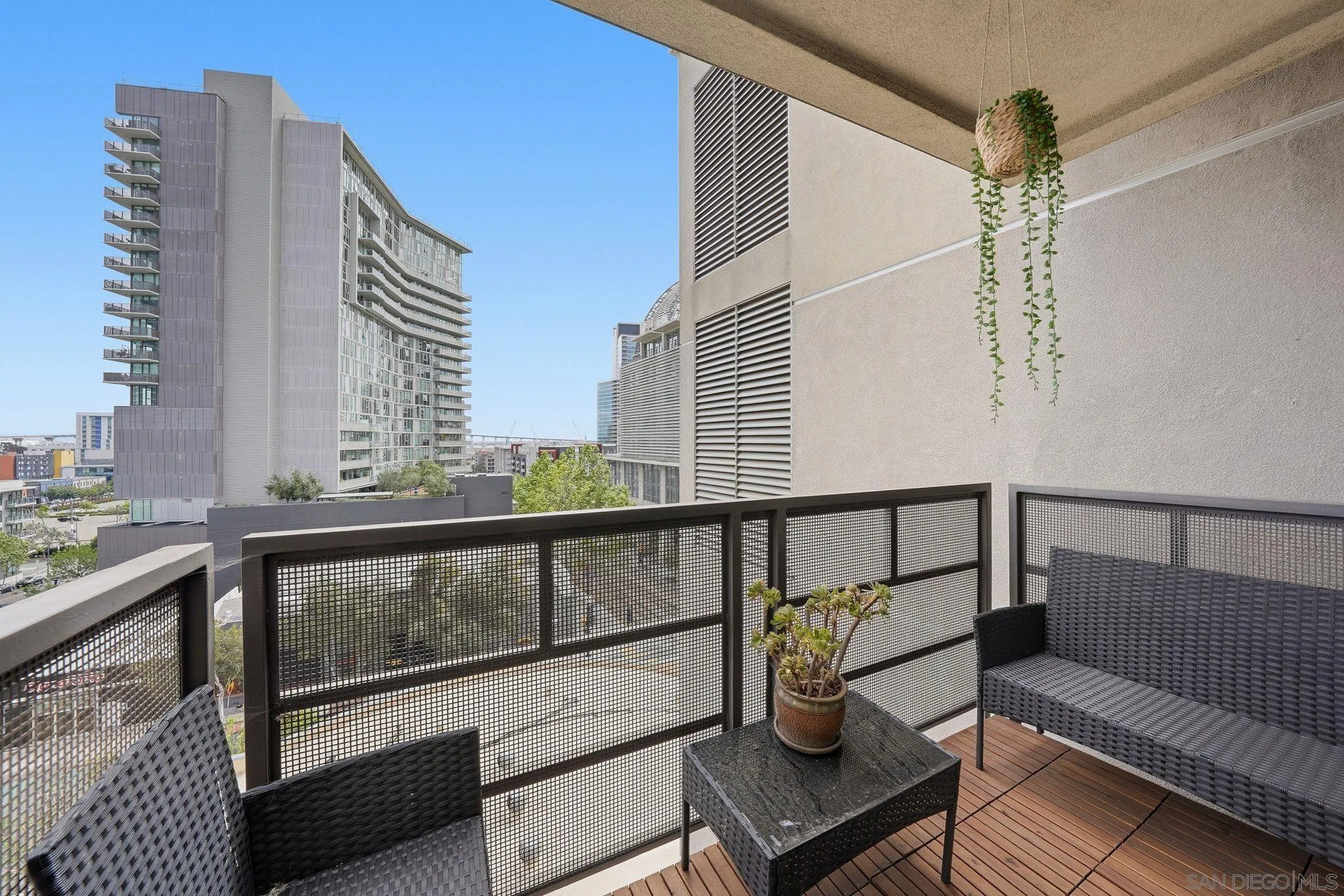 https://cdn.realtyfeed.com/cdn/127/260010386/ee0f6f589d8ff030d05956b166b389e7.webp