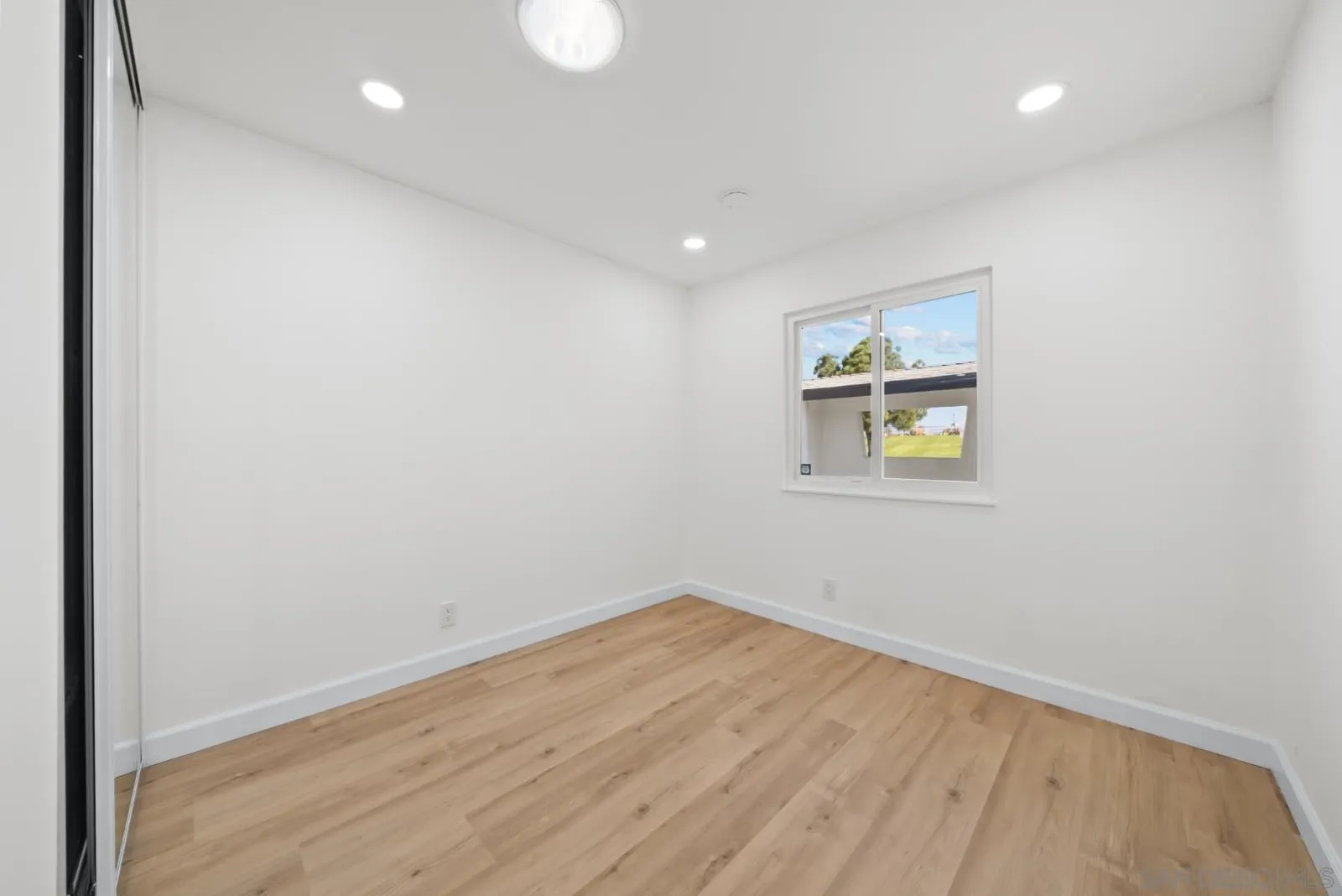 https://cdn.realtyfeed.com/cdn/127/260010389/12efd9ca8b095692f3f5ed4fa2b94508.webp