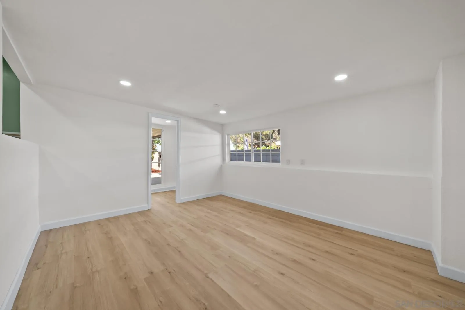 https://cdn.realtyfeed.com/cdn/127/260010389/1c63cea3837efb507faad420dcea07fb.webp