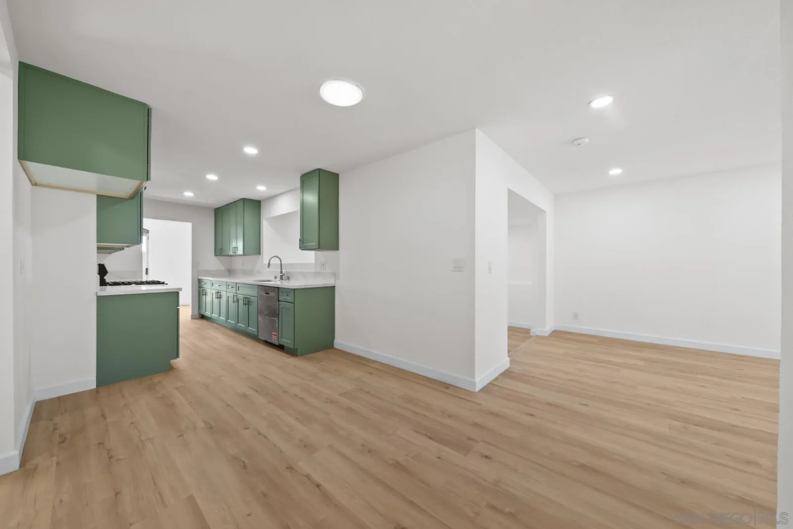 https://cdn.realtyfeed.com/cdn/127/260010389/31a1f650031fcd7b8733222f57a53787.webp