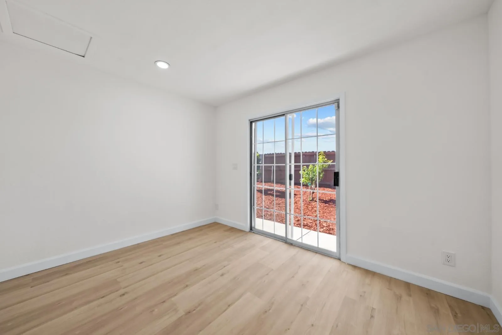 https://cdn.realtyfeed.com/cdn/127/260010389/377c49463a2d17b030eb4cbd518c6003.webp