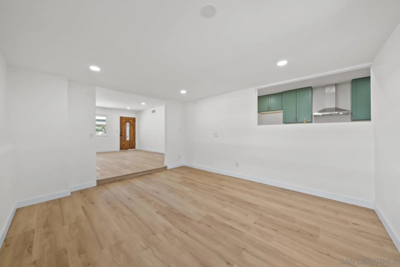https://cdn.realtyfeed.com/cdn/127/260010389/8fe094861506c770d5d6a368f6c1160b.webp