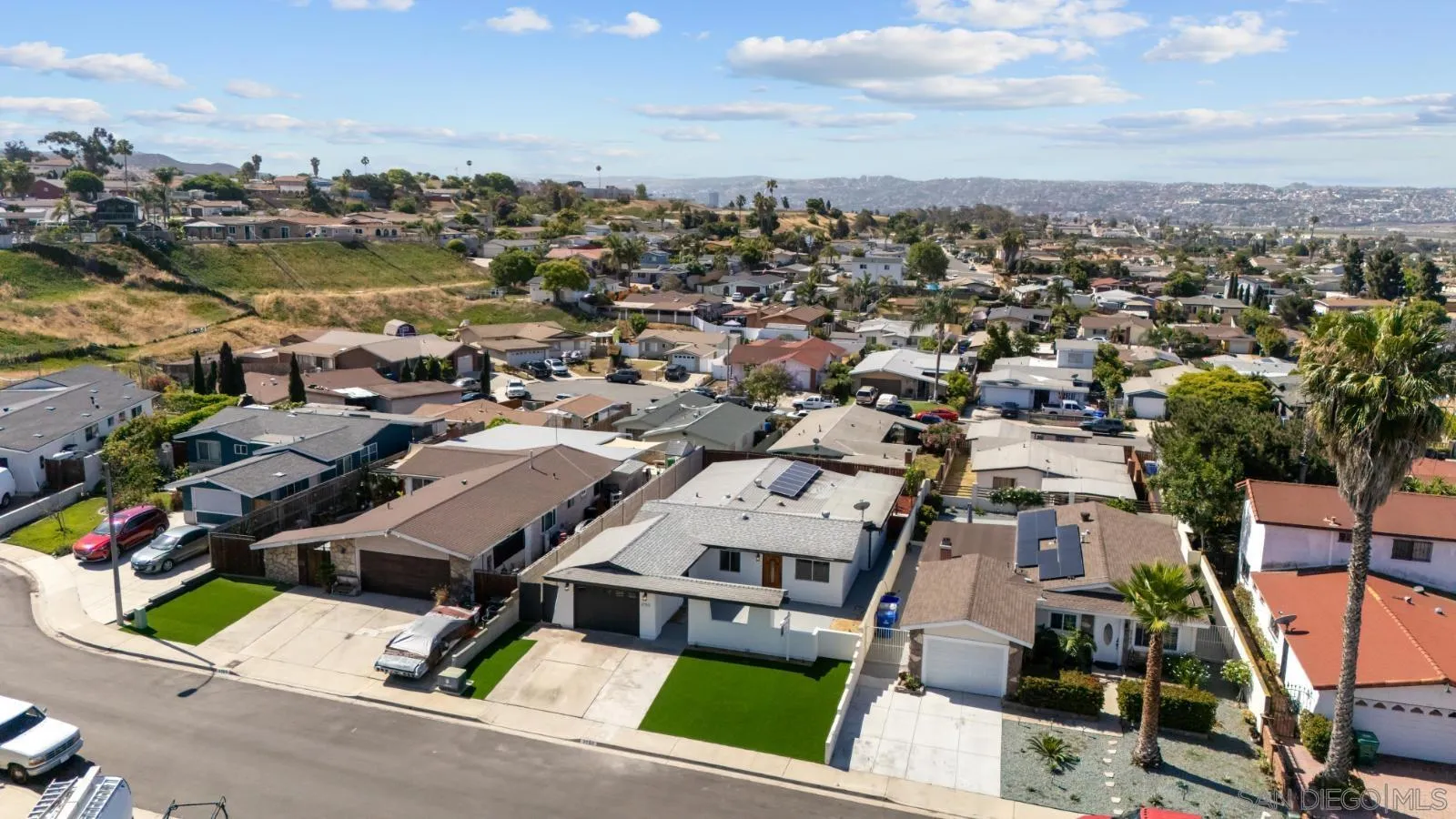 https://cdn.realtyfeed.com/cdn/127/260010389/97ca6b5f3cc641d871a60978cb148eda.webp