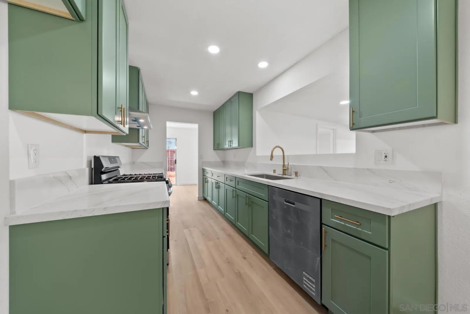 https://cdn.realtyfeed.com/cdn/127/260010389/9bd55f4fae04c257973b62f8745cc14a.webp