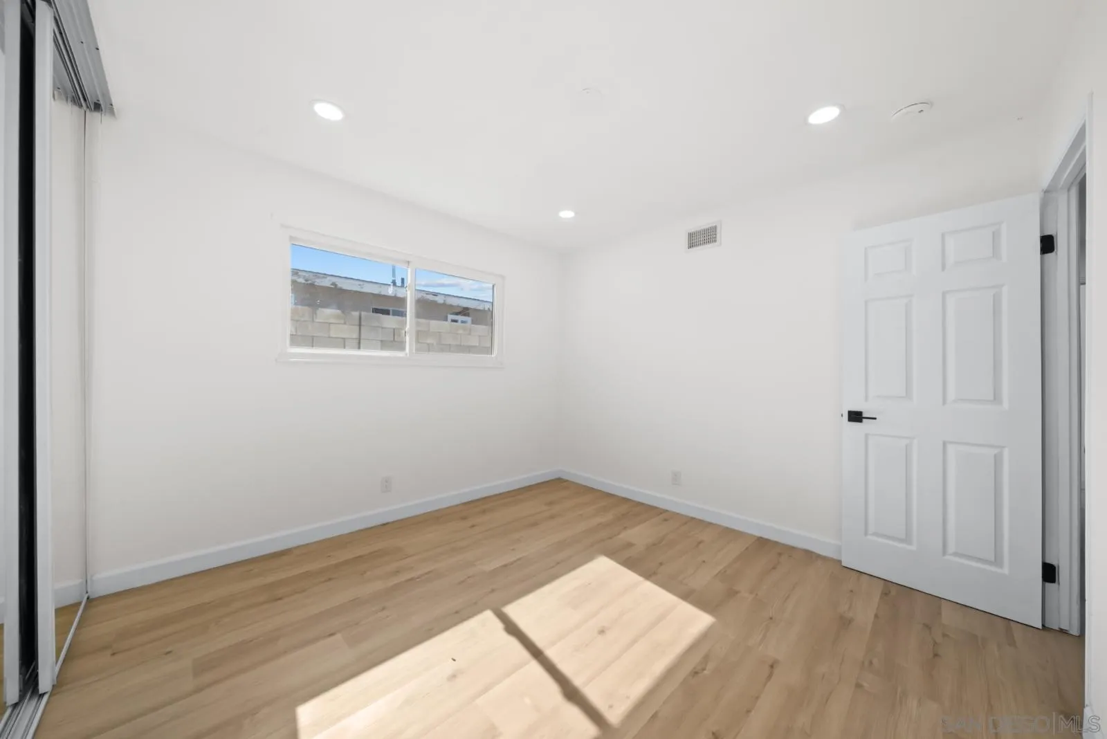 https://cdn.realtyfeed.com/cdn/127/260010389/e5ebb4e5c203fdc1801101521fe943d0.webp