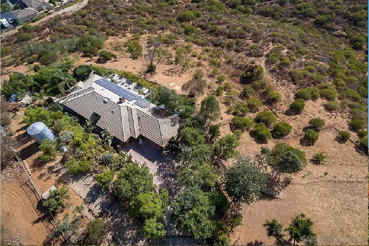 https://cdn.realtyfeed.com/cdn/127/260010393/c7ca8e79db94e8474e8bfabbe169a748.webp