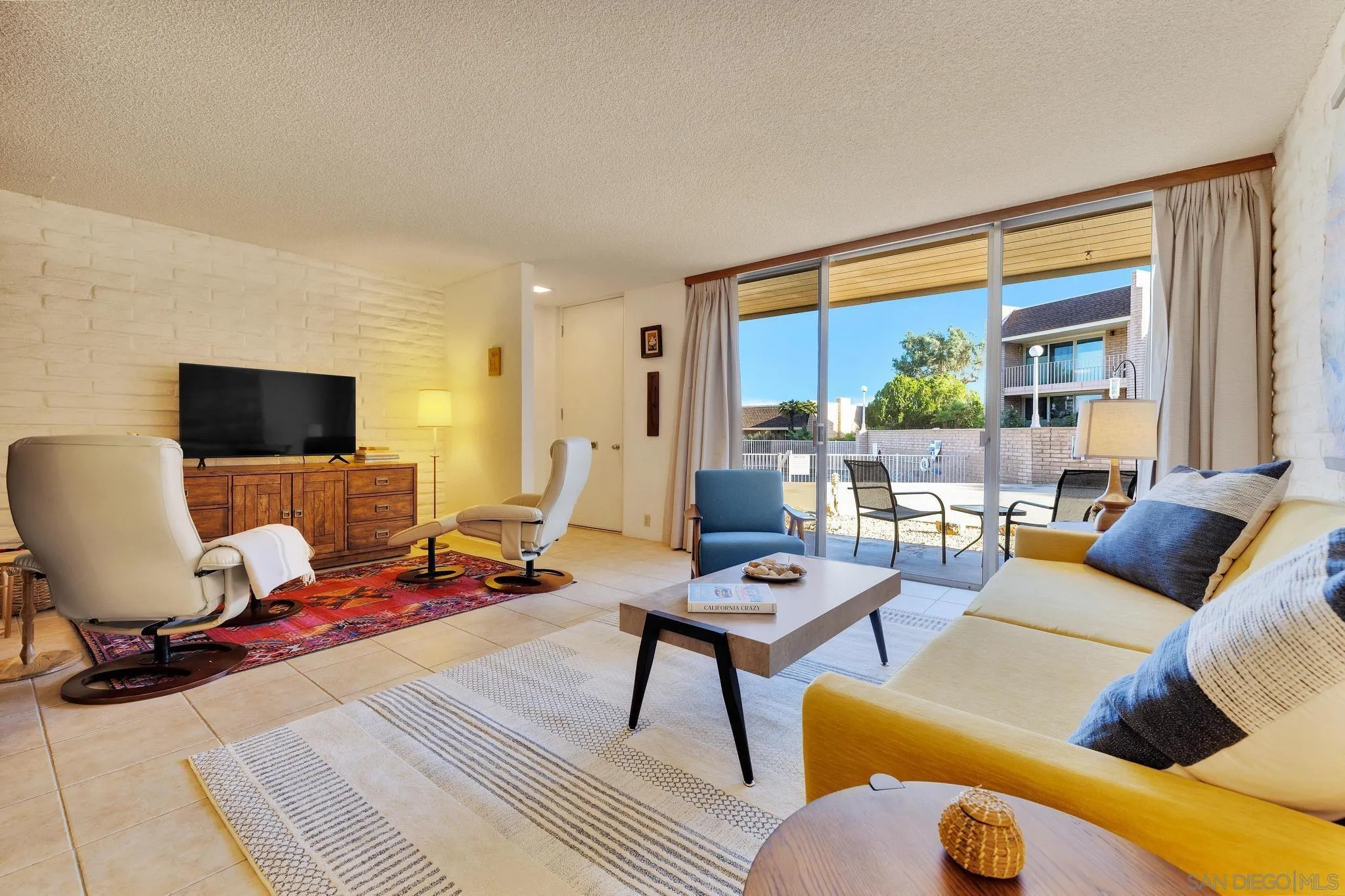 Photo #2: 260010396 Listing: Photo #2