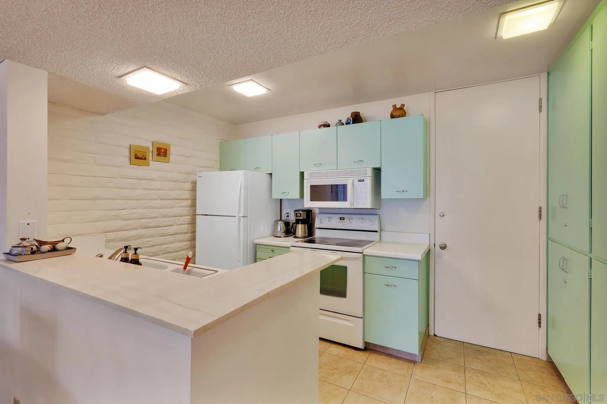 Photo #7: 260010396 Listing: Photo #7