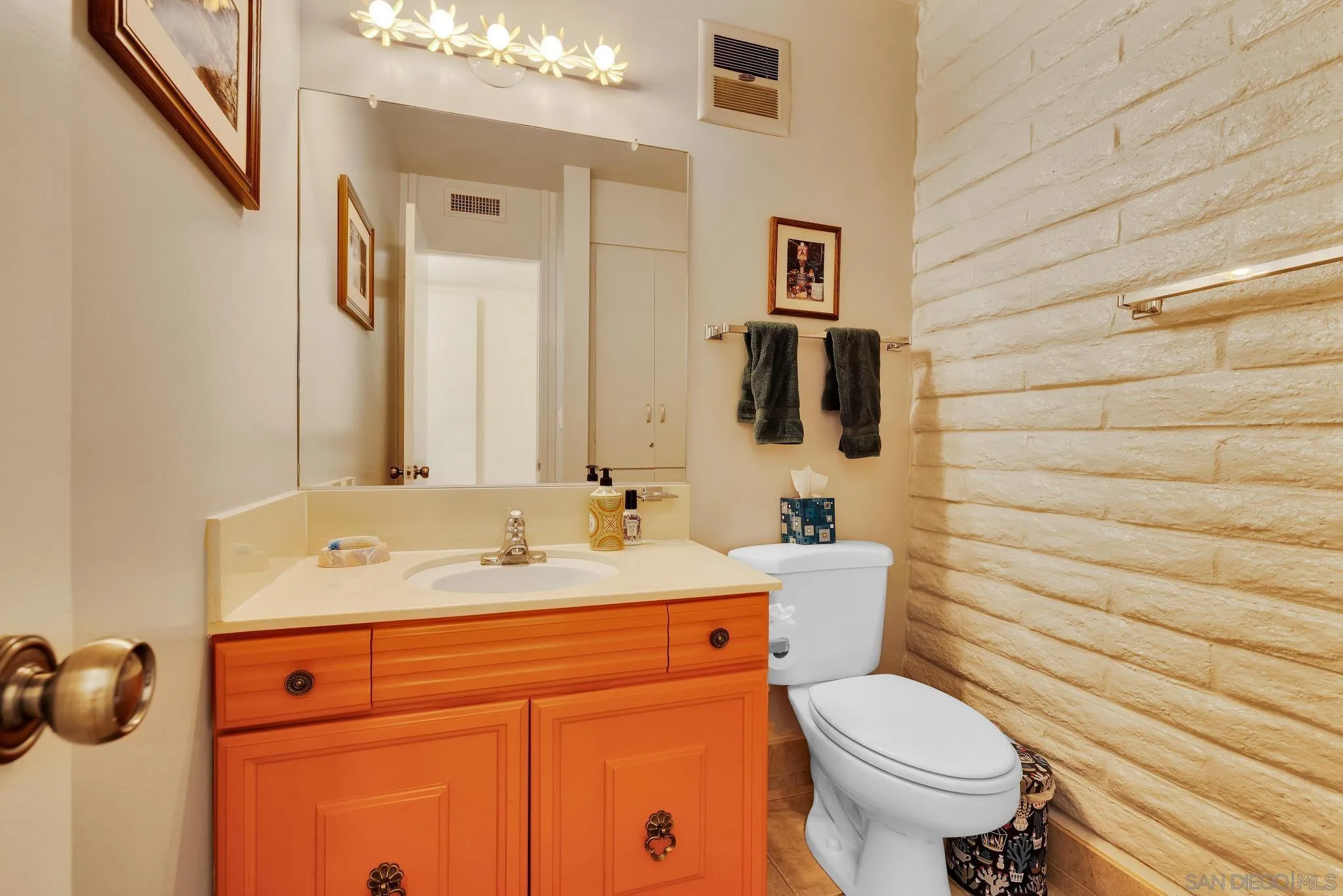 Photo #11: 260010396 Listing: Photo #11