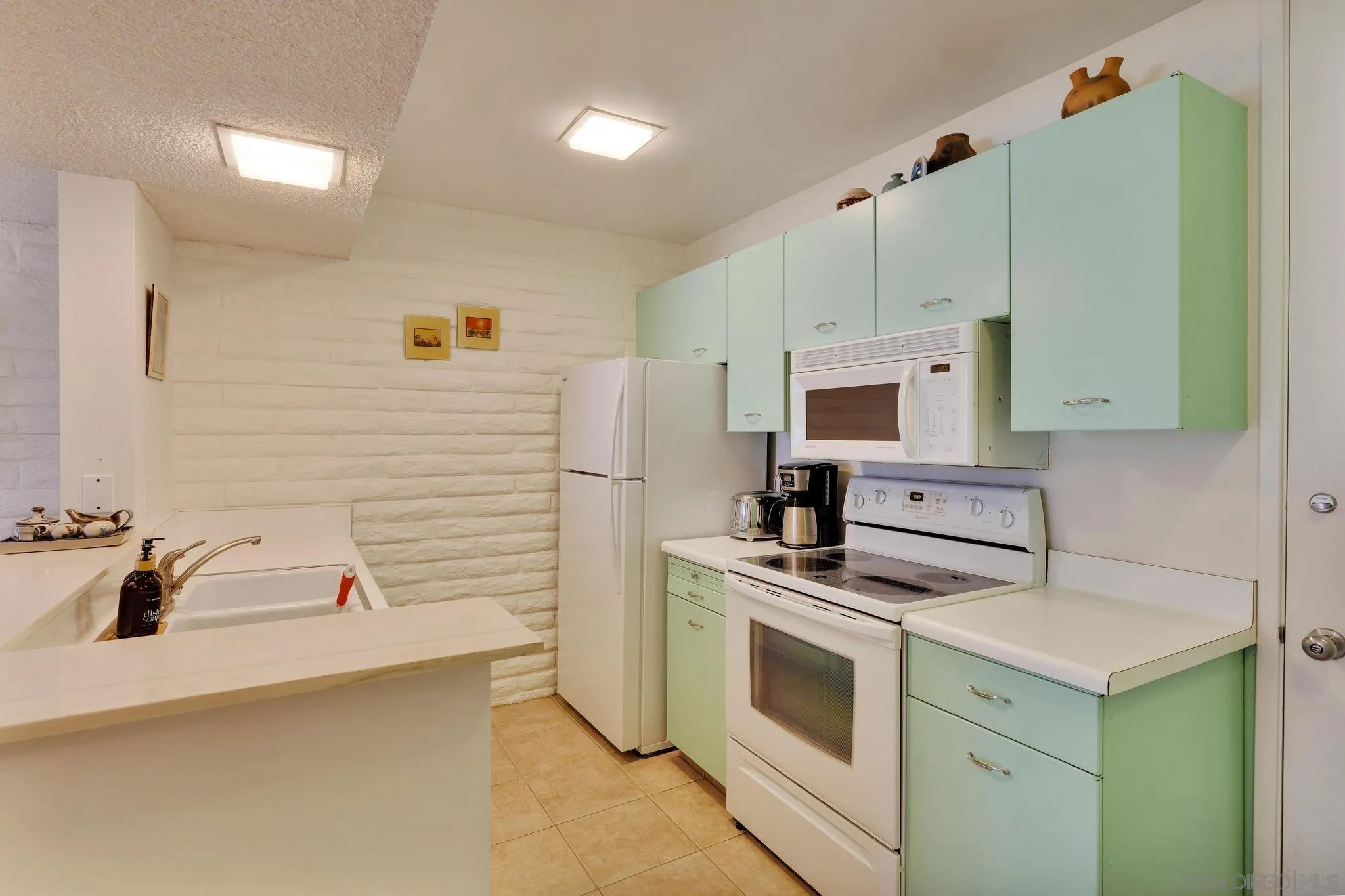 Photo #8: 260010396 Listing: Photo #8
