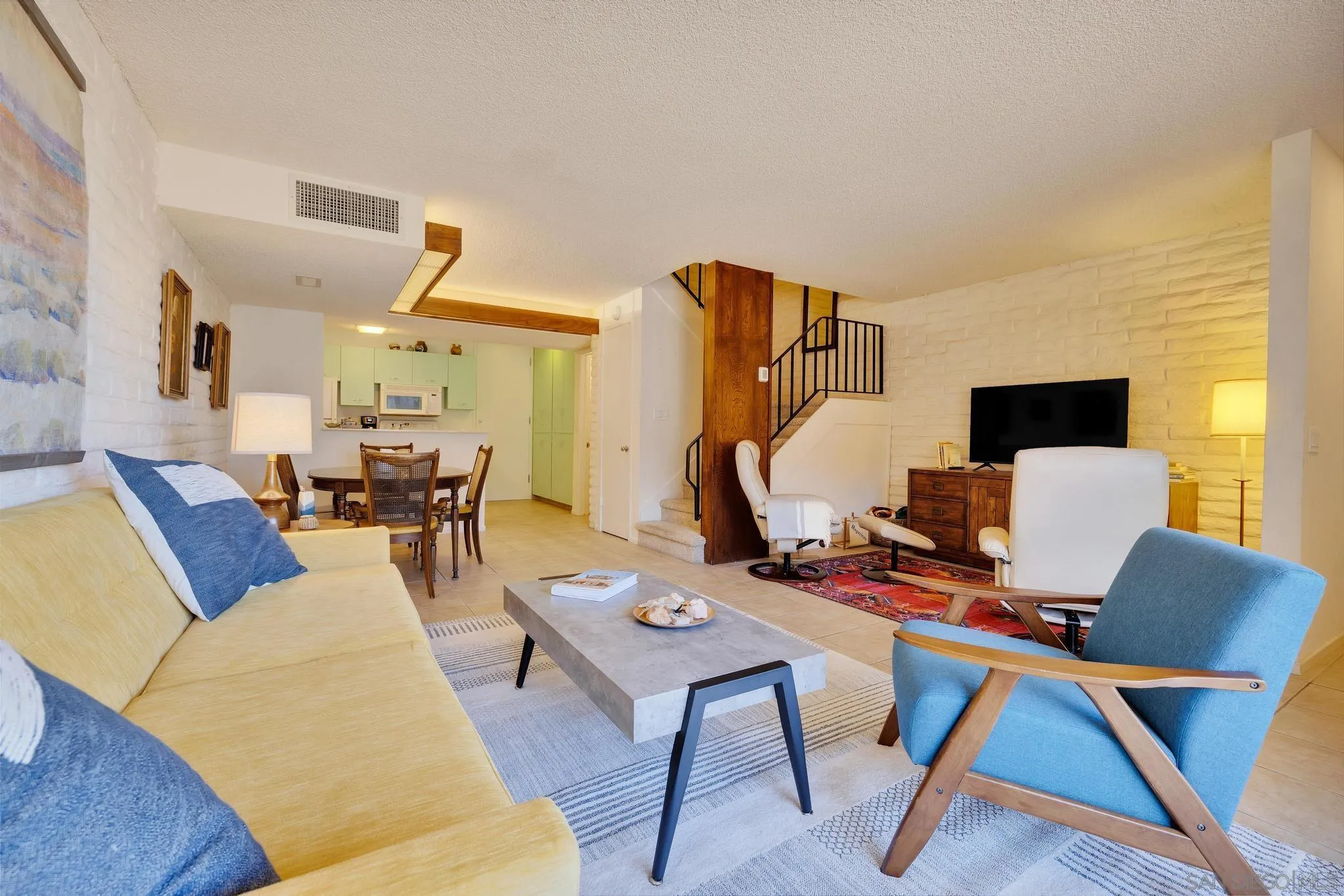 Photo #1: 260010396 Listing: Photo #1