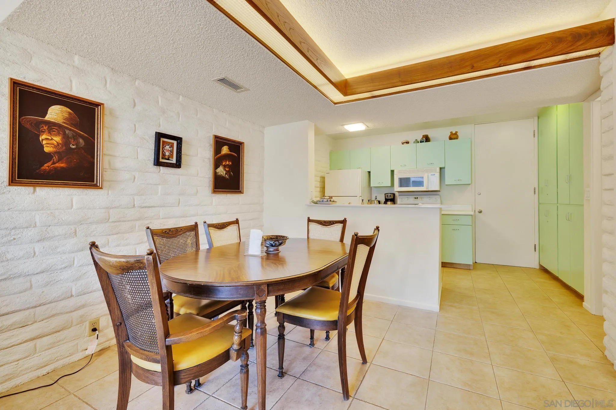 Photo #6: 260010396 Listing: Photo #6