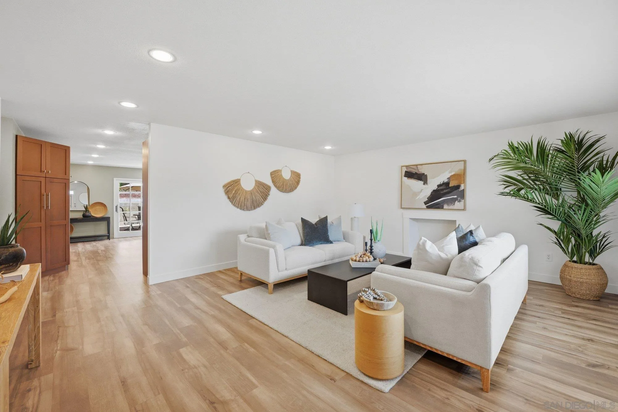 https://cdn.realtyfeed.com/cdn/127/260010398/4d8a3d0d437ab6f1bd4af516991a95cf.webp