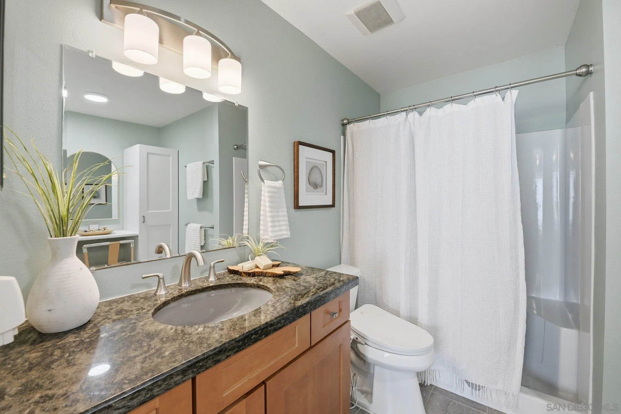 https://cdn.realtyfeed.com/cdn/127/260010398/cb5febb4891d0e0fb8249c1f1e4092c7.webp