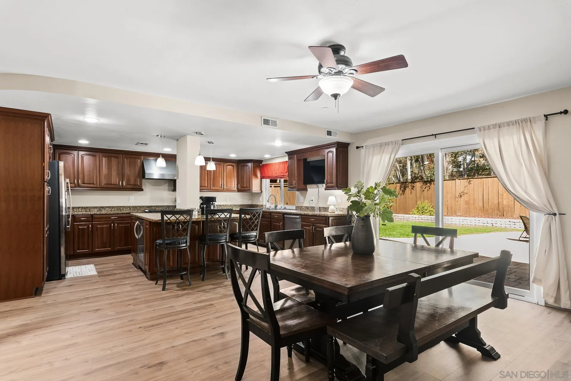 https://cdn.realtyfeed.com/cdn/127/260010404/4e50ad15690d2ad2e8f6b59d1bb4293b.webp