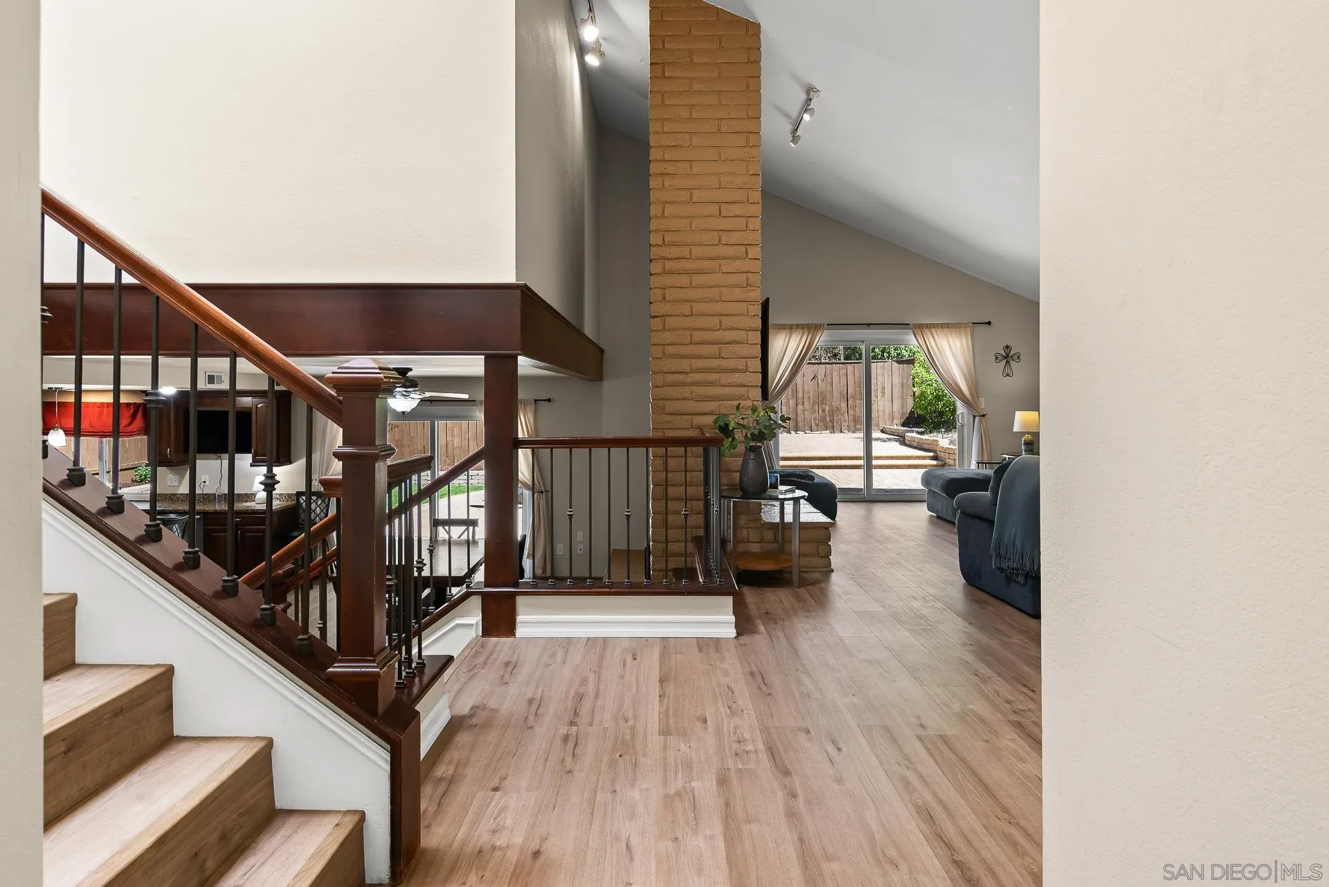 https://cdn.realtyfeed.com/cdn/127/260010404/65649762f1339191960639c067b1902f.webp