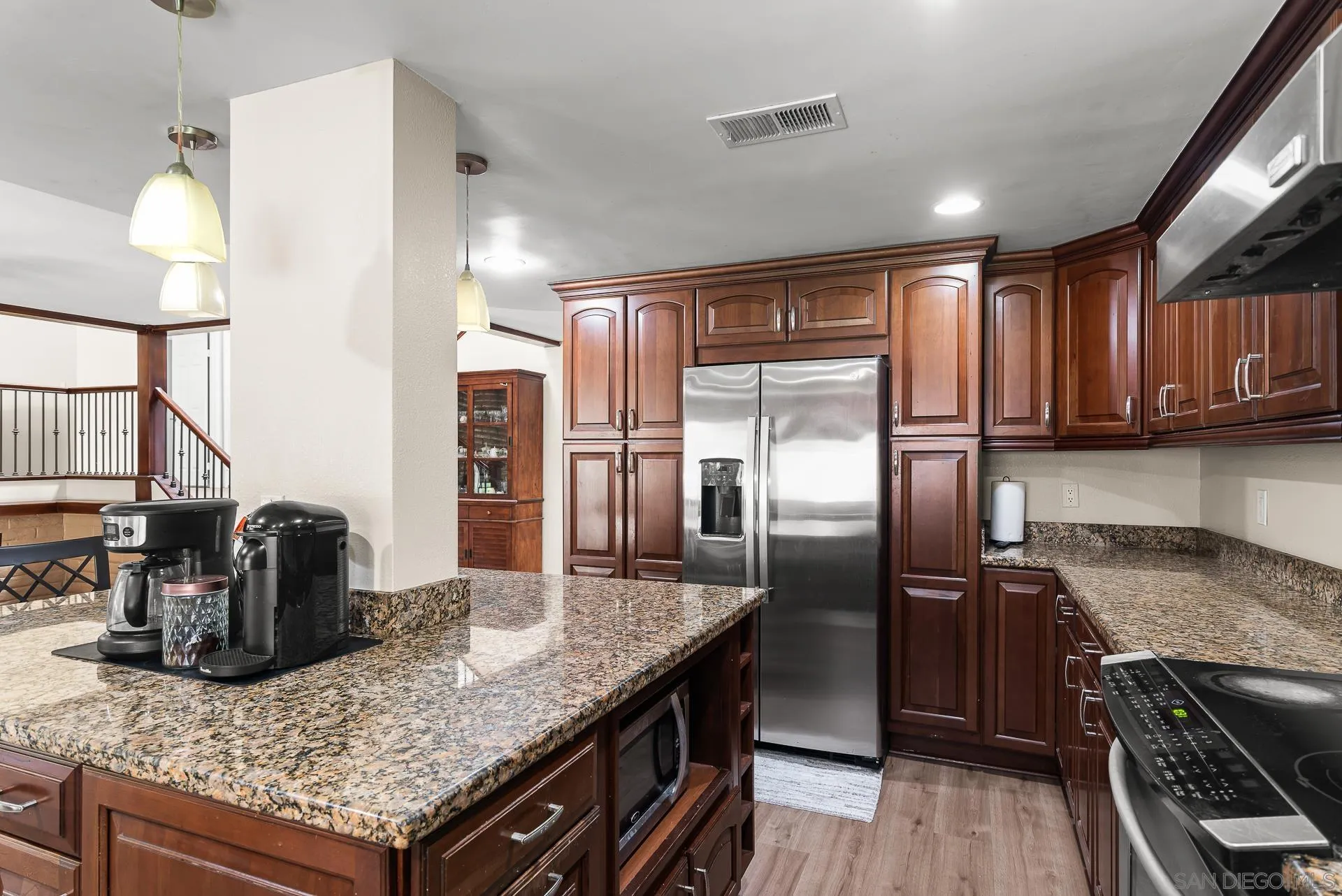 https://cdn.realtyfeed.com/cdn/127/260010404/ac59571cc6b841b307ba74c8acd4b81c.webp