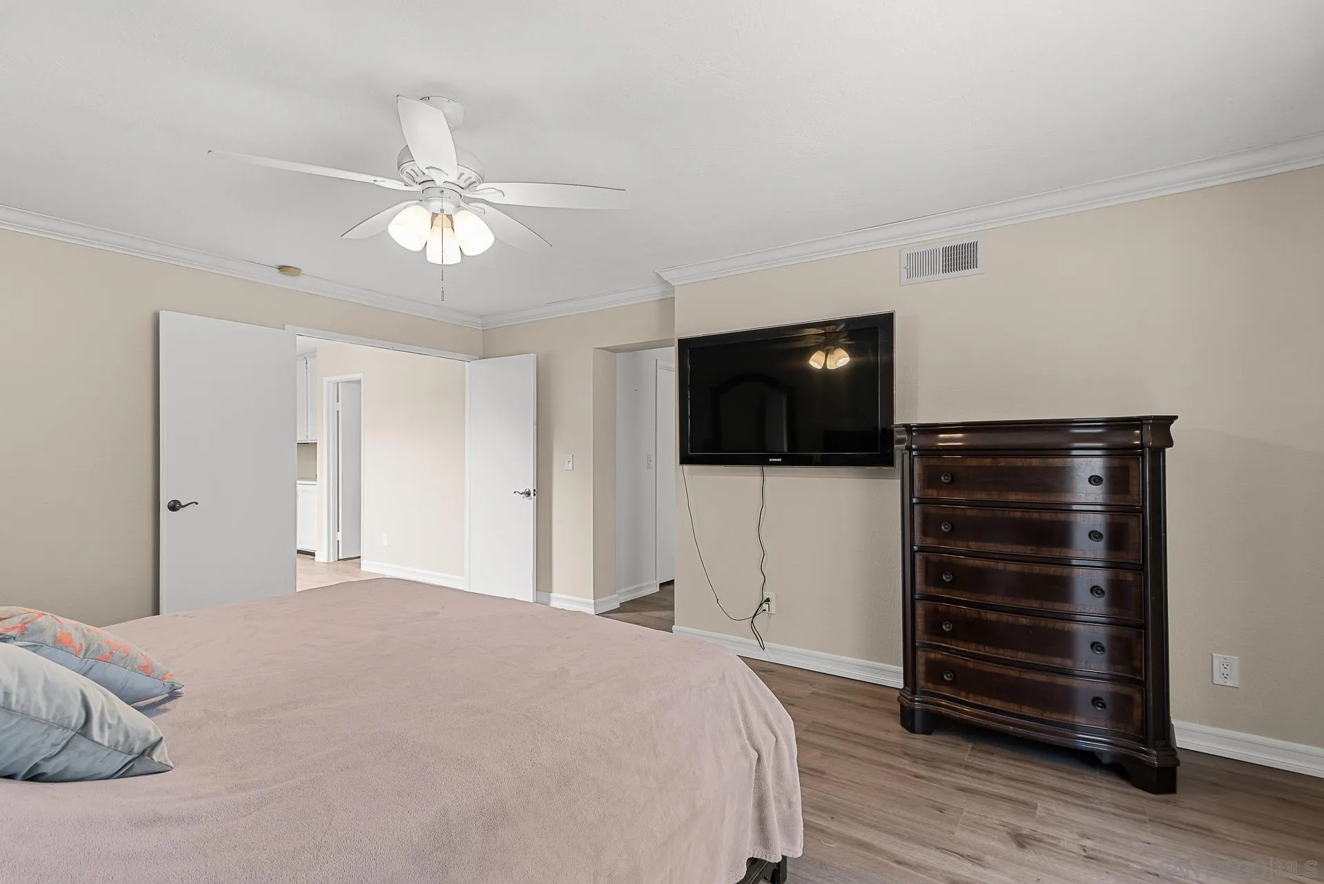 https://cdn.realtyfeed.com/cdn/127/260010404/acc996cc1f6d2c418f285a4b449799d4.webp
