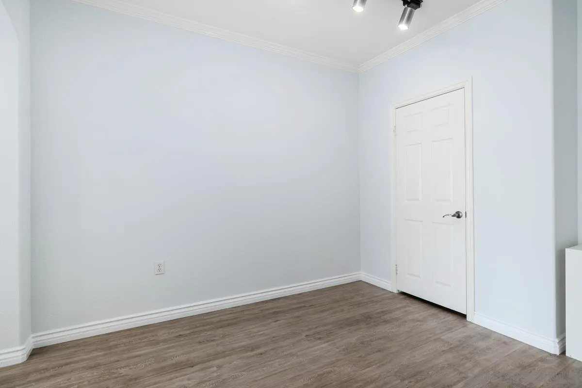 Photo #8: 260010409 Listing: Photo #8
