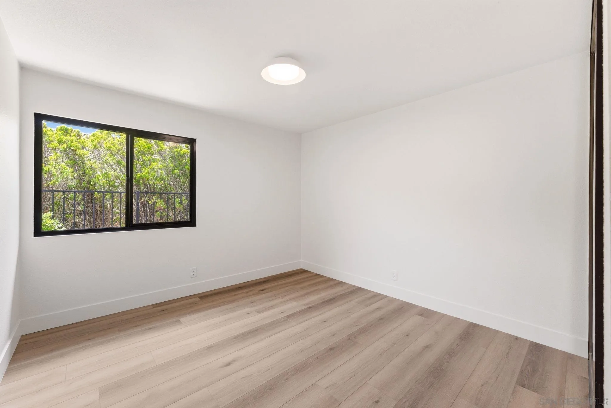 https://cdn.realtyfeed.com/cdn/127/260010410/10ef4628c497f0843d0b37b2eeff2f3d.webp