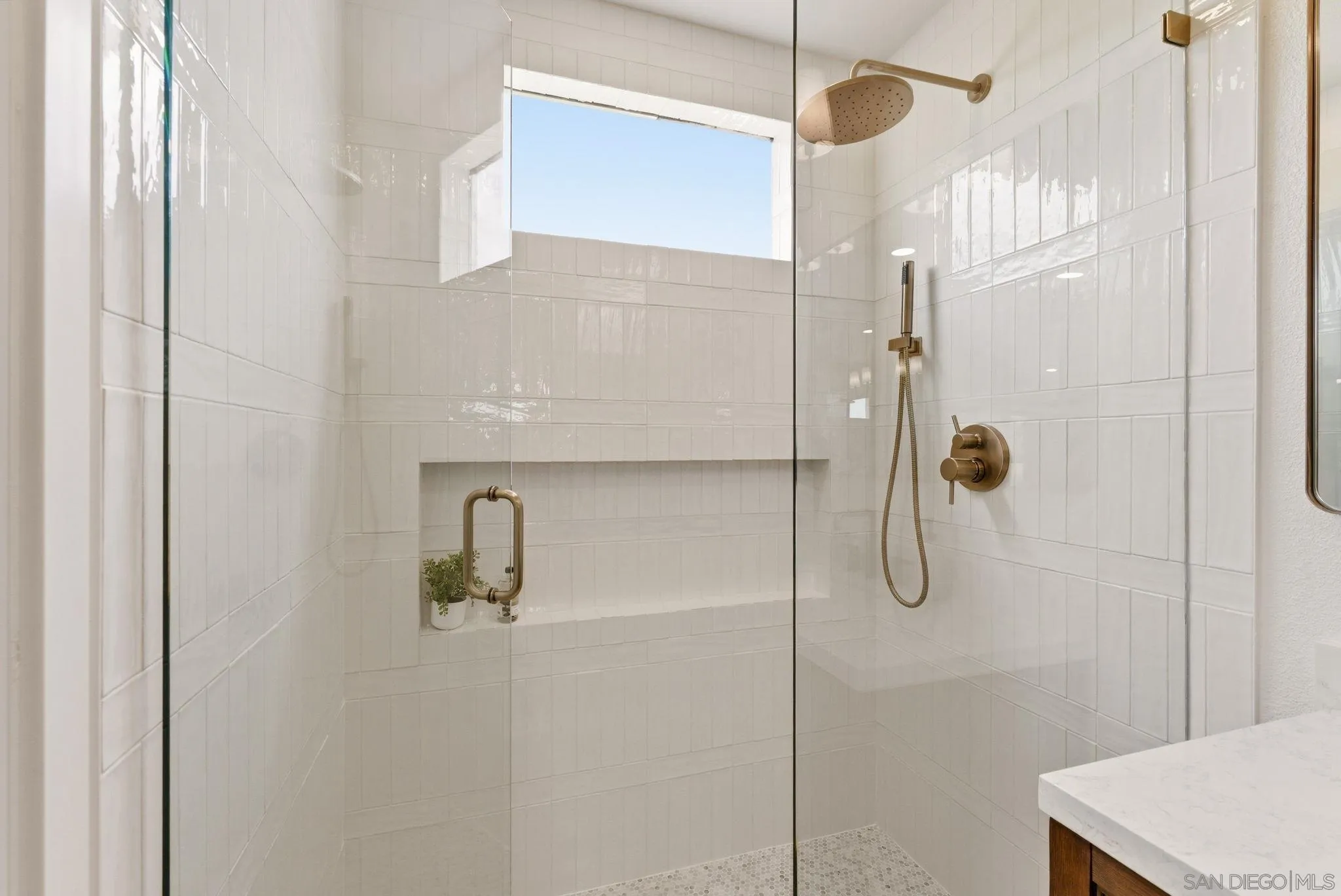 https://cdn.realtyfeed.com/cdn/127/260010410/1924335ebba0594228d7b16a62ec18e1.webp