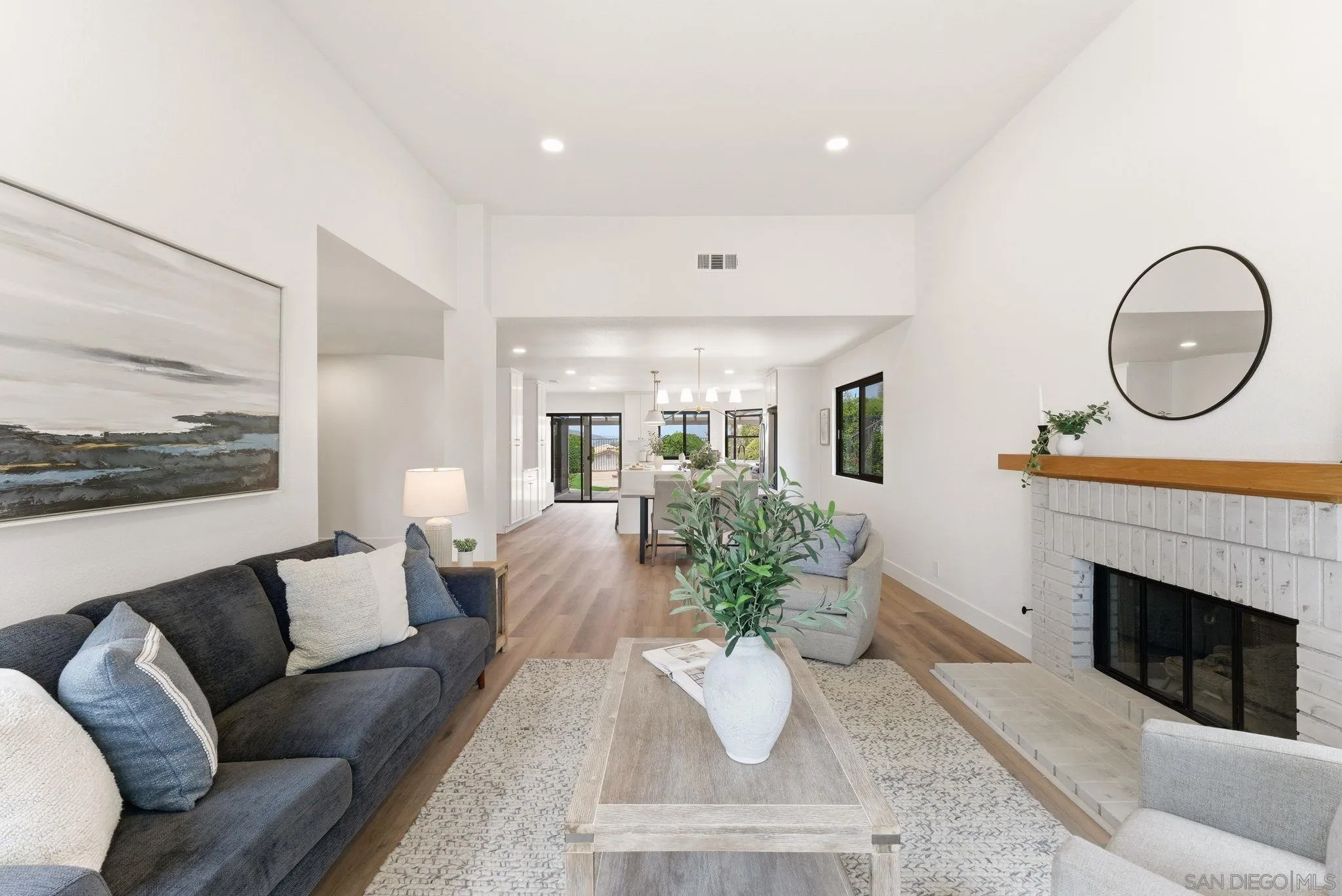 https://cdn.realtyfeed.com/cdn/127/260010410/55d267da700de4cdde09b0bc806fa5e9.webp