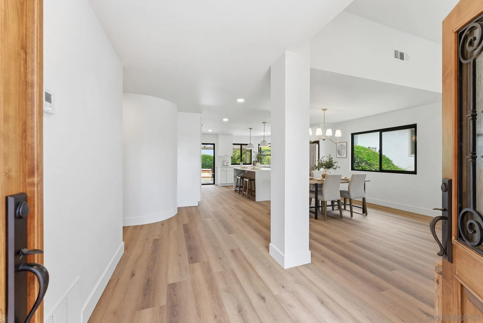 https://cdn.realtyfeed.com/cdn/127/260010410/65640c6598acfbe497276f6d937cb74a.webp