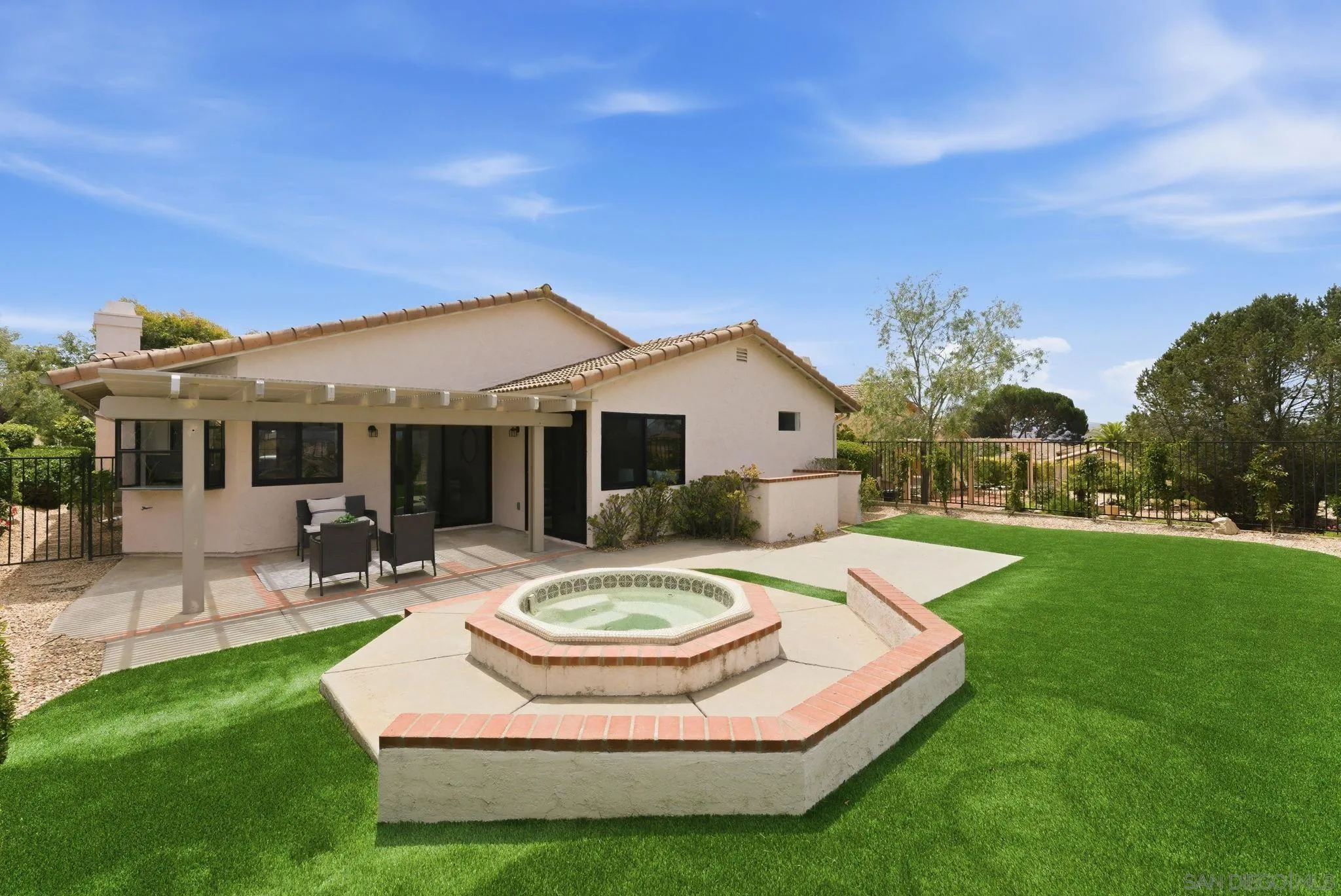https://cdn.realtyfeed.com/cdn/127/260010410/8b201e9f8f413d6e08ec57463ff7f047.webp
