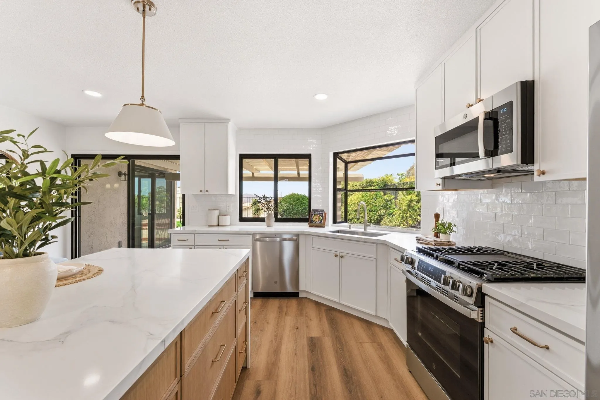 https://cdn.realtyfeed.com/cdn/127/260010410/96360a9cb4f7d6446bb9c6f431a510da.webp
