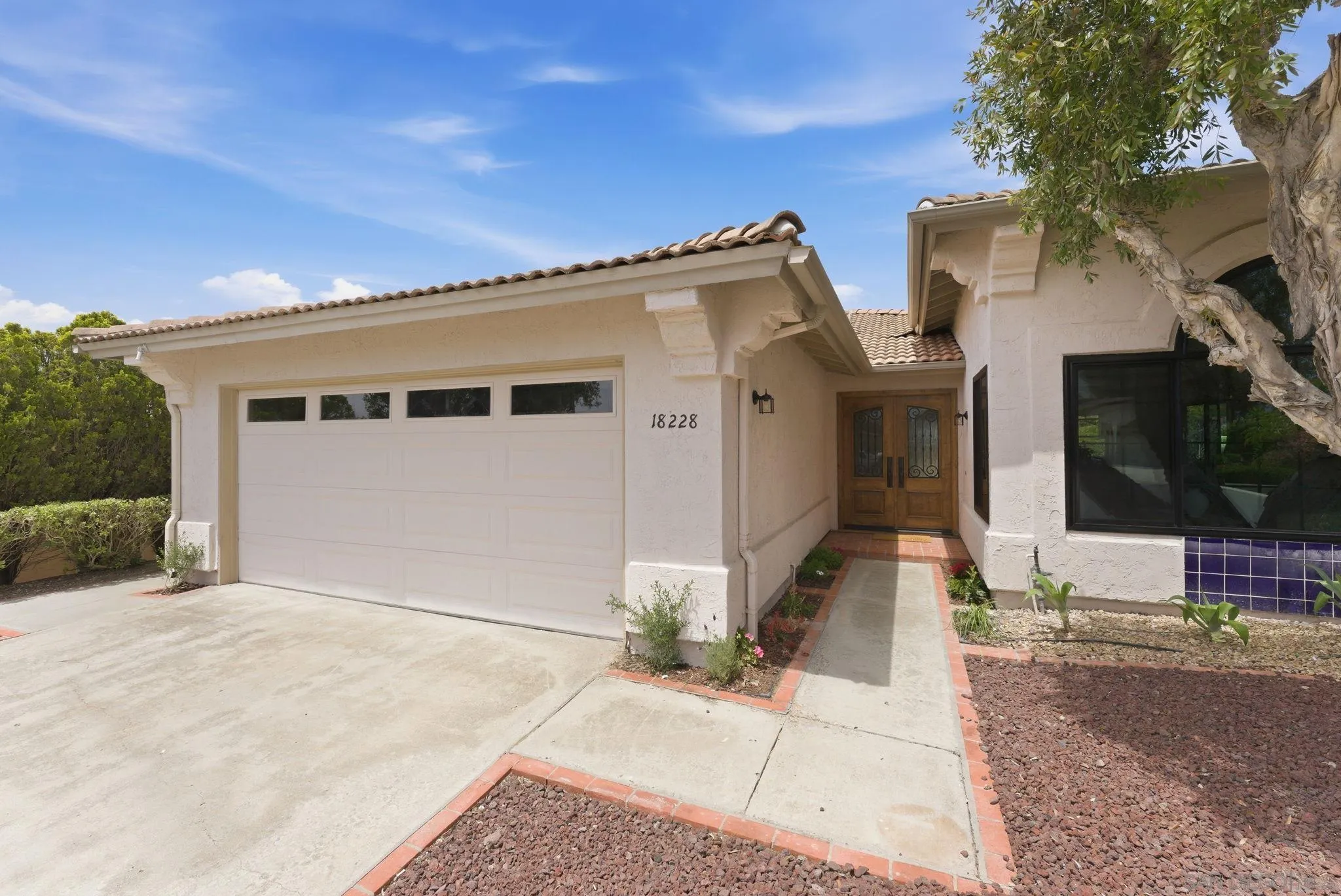 https://cdn.realtyfeed.com/cdn/127/260010410/dbae76579fe85323f79b4bbdb4f32f36.webp