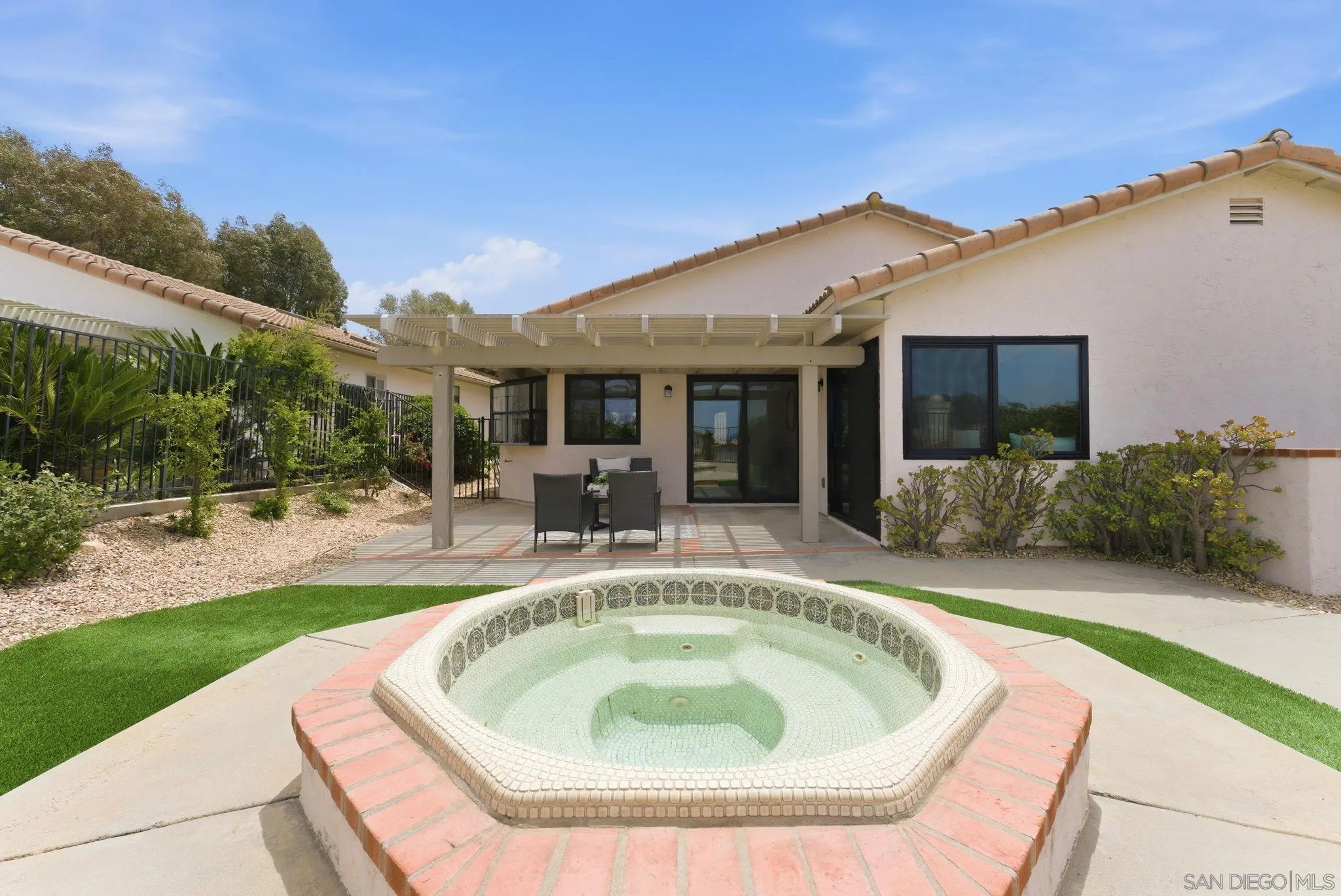 https://cdn.realtyfeed.com/cdn/127/260010410/dc3de37657b975605a89e0c03d4c06e8.webp