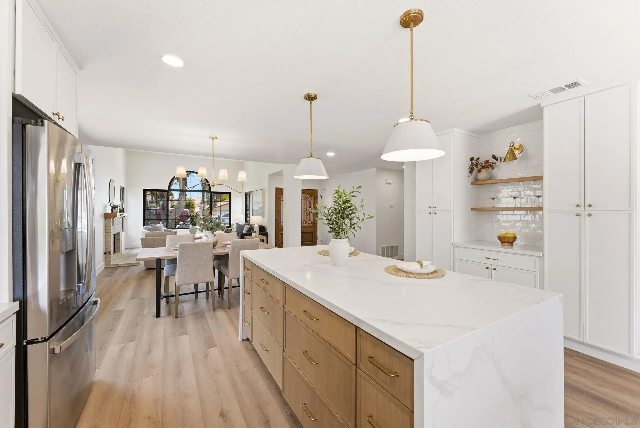 https://cdn.realtyfeed.com/cdn/127/260010410/e3f699c6240709d7b0e5d7b8fe619459.webp