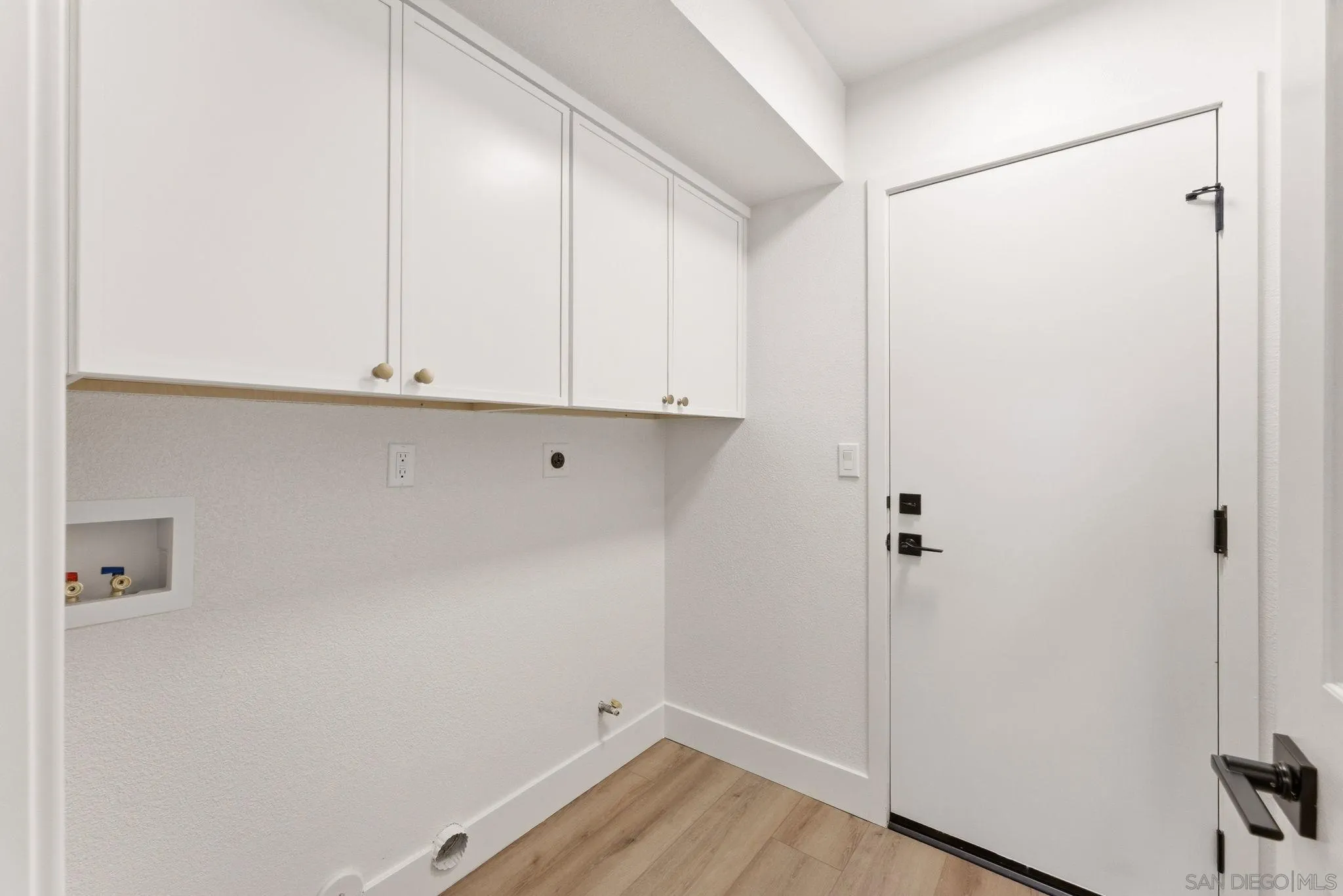 https://cdn.realtyfeed.com/cdn/127/260010410/e93c79ebe282d5e3bea02917f8723955.webp
