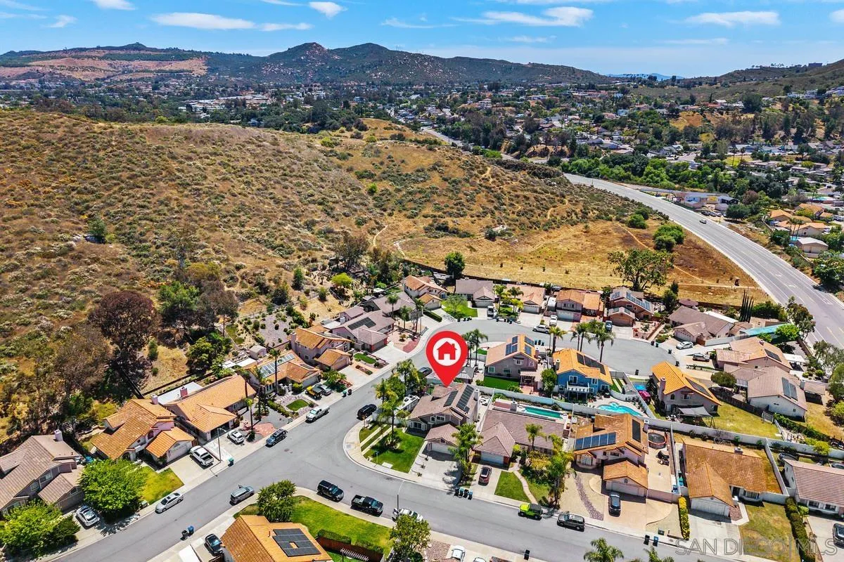 https://cdn.realtyfeed.com/cdn/127/260010416/091fd71e936bd4a06bf94470be41ae91.webp