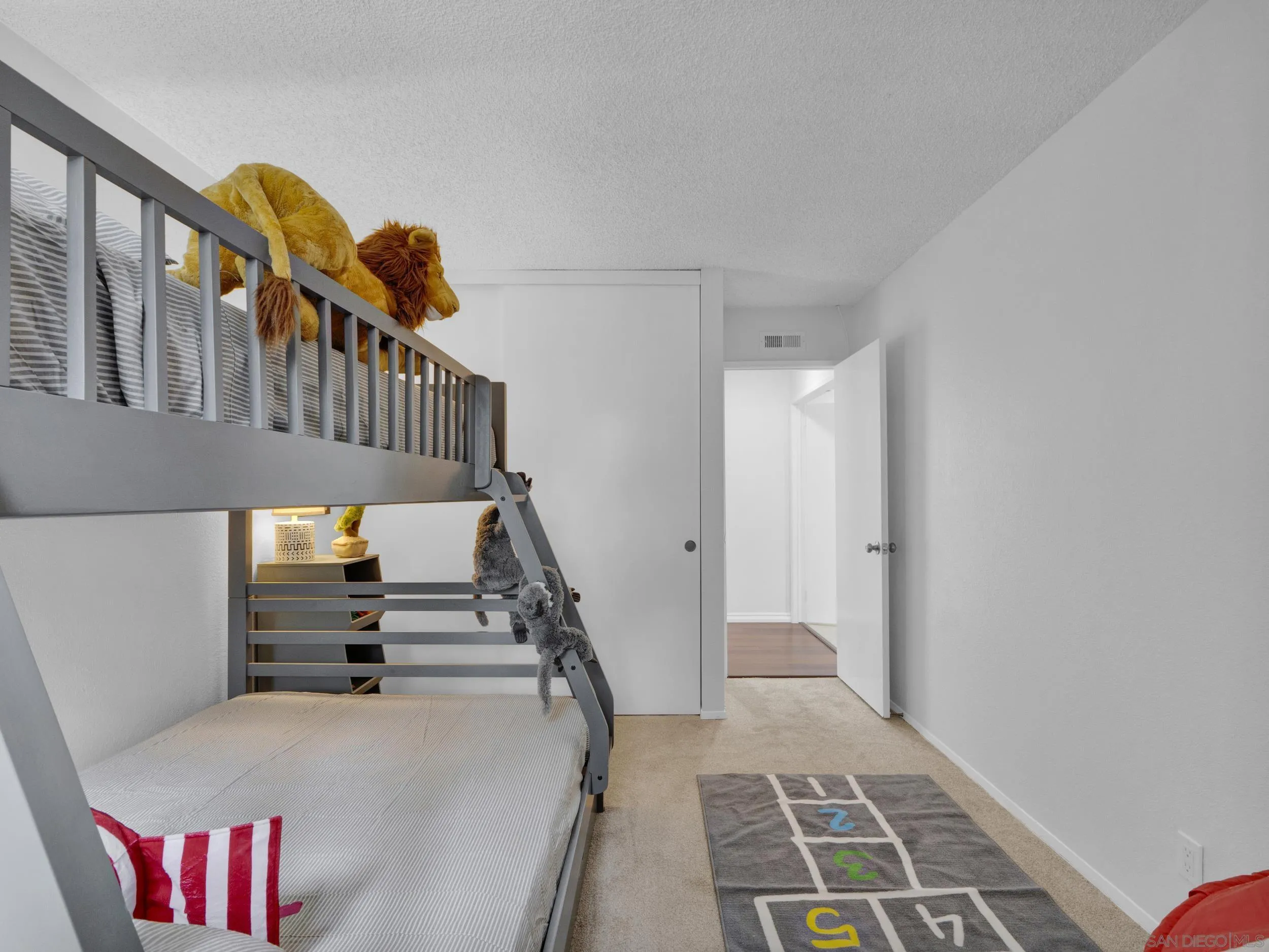 https://cdn.realtyfeed.com/cdn/127/260010417/6049fc7218f842e21e8a3ed9ff587377.webp