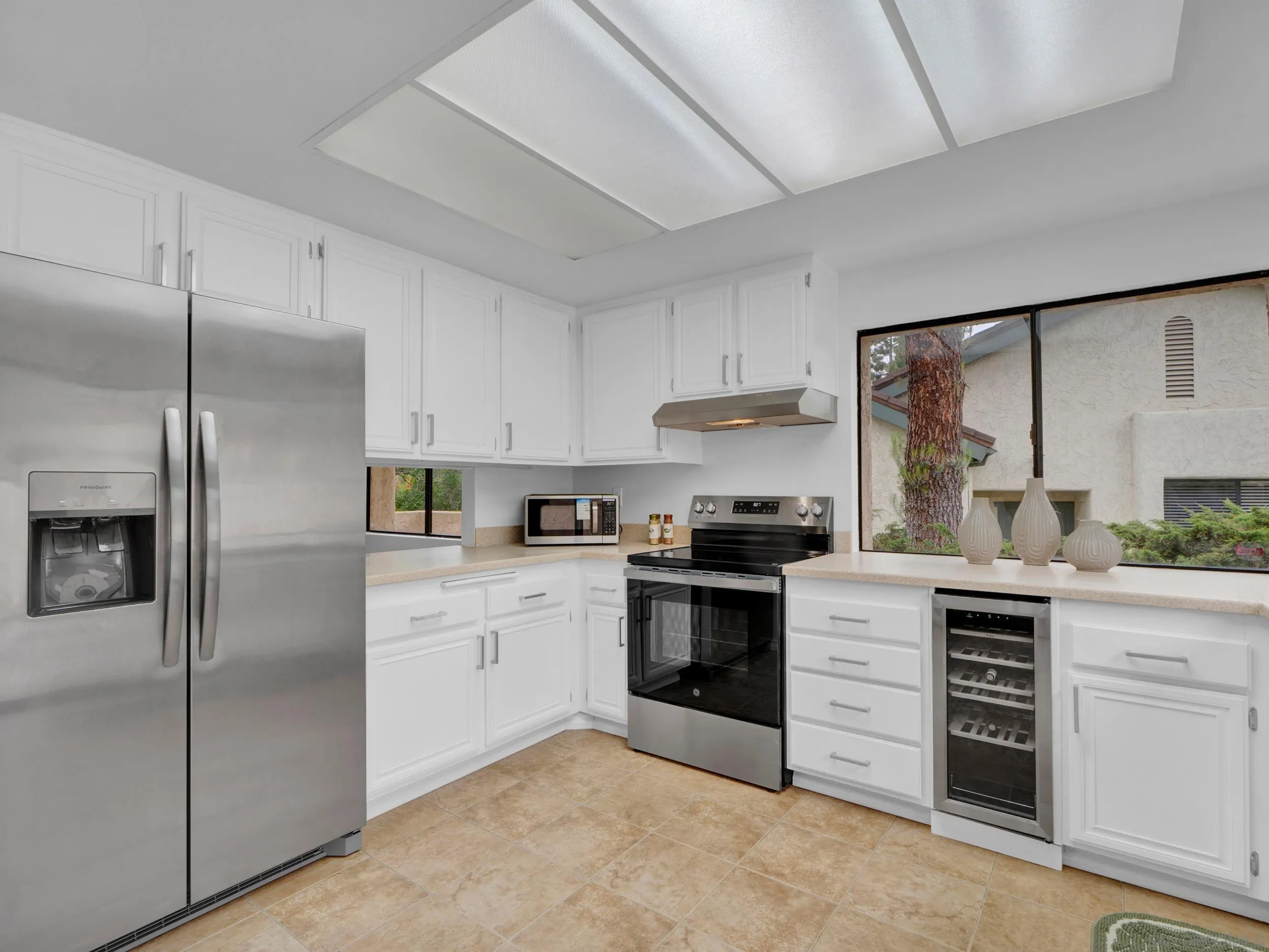 https://cdn.realtyfeed.com/cdn/127/260010417/7549ccb209e9dcfa2116cc633b6a4c19.webp