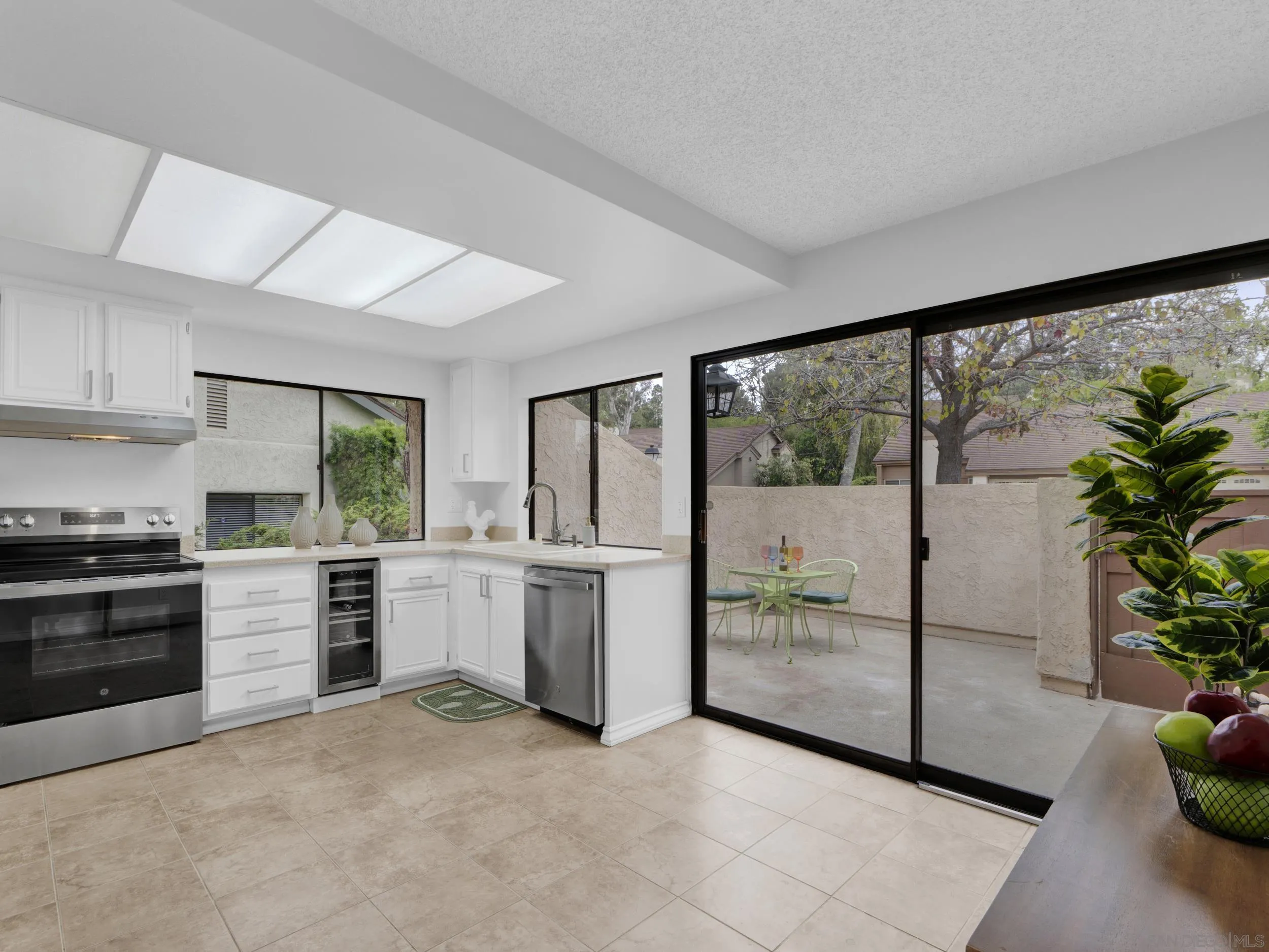 https://cdn.realtyfeed.com/cdn/127/260010417/f7ef84aab1fe5917089ad2b5bb9323df.webp