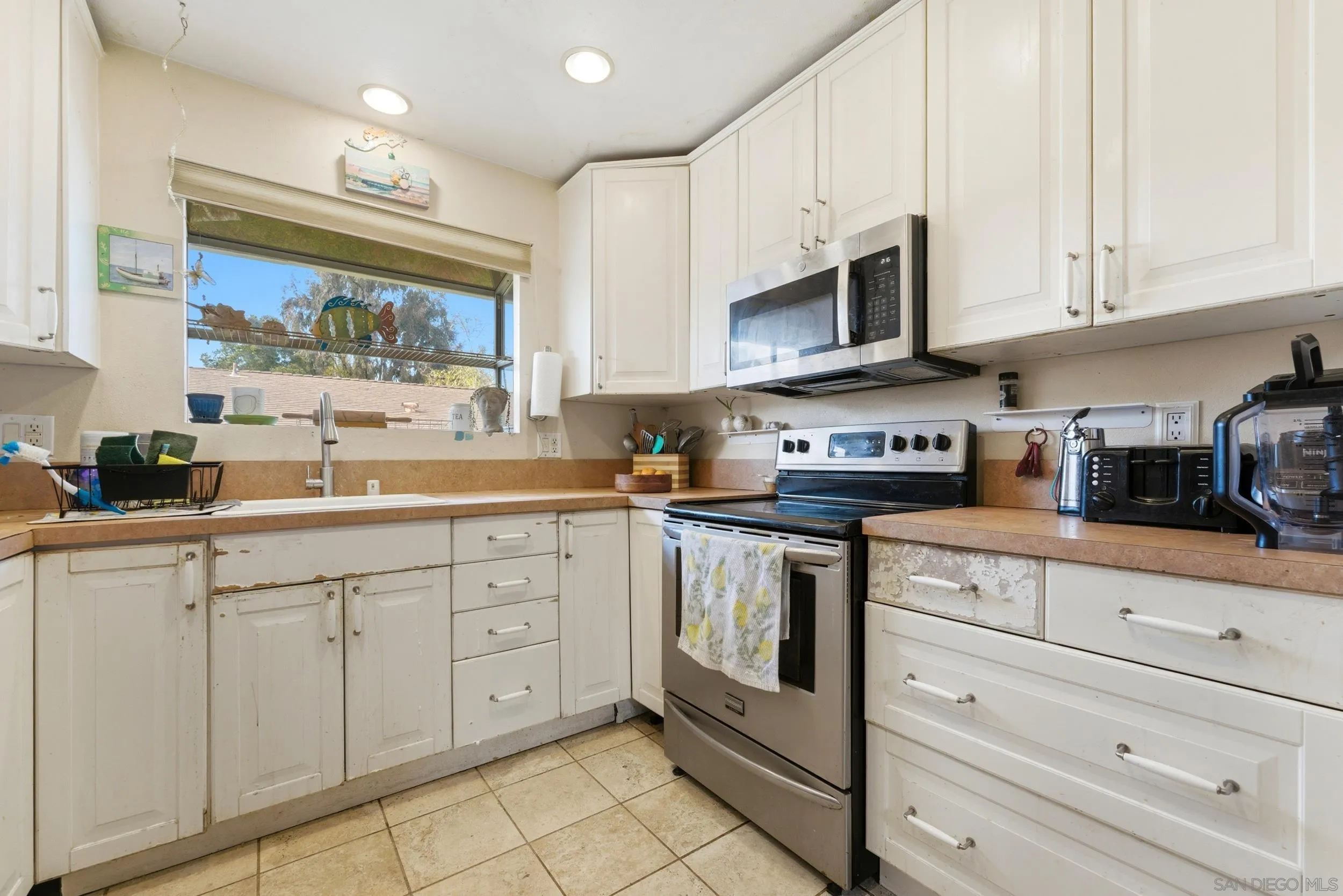 https://cdn.realtyfeed.com/cdn/127/260010420/131f0a6e1be9305213876faba20b8cfc.webp