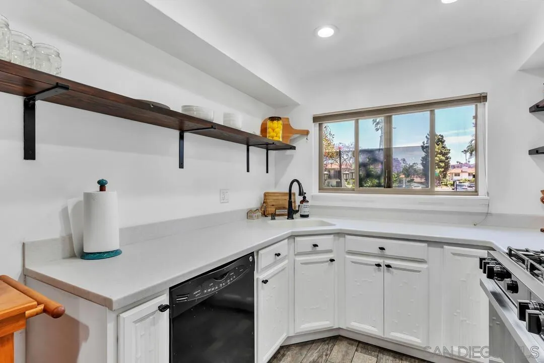 Photo #12: 260010421 Listing: Photo #12