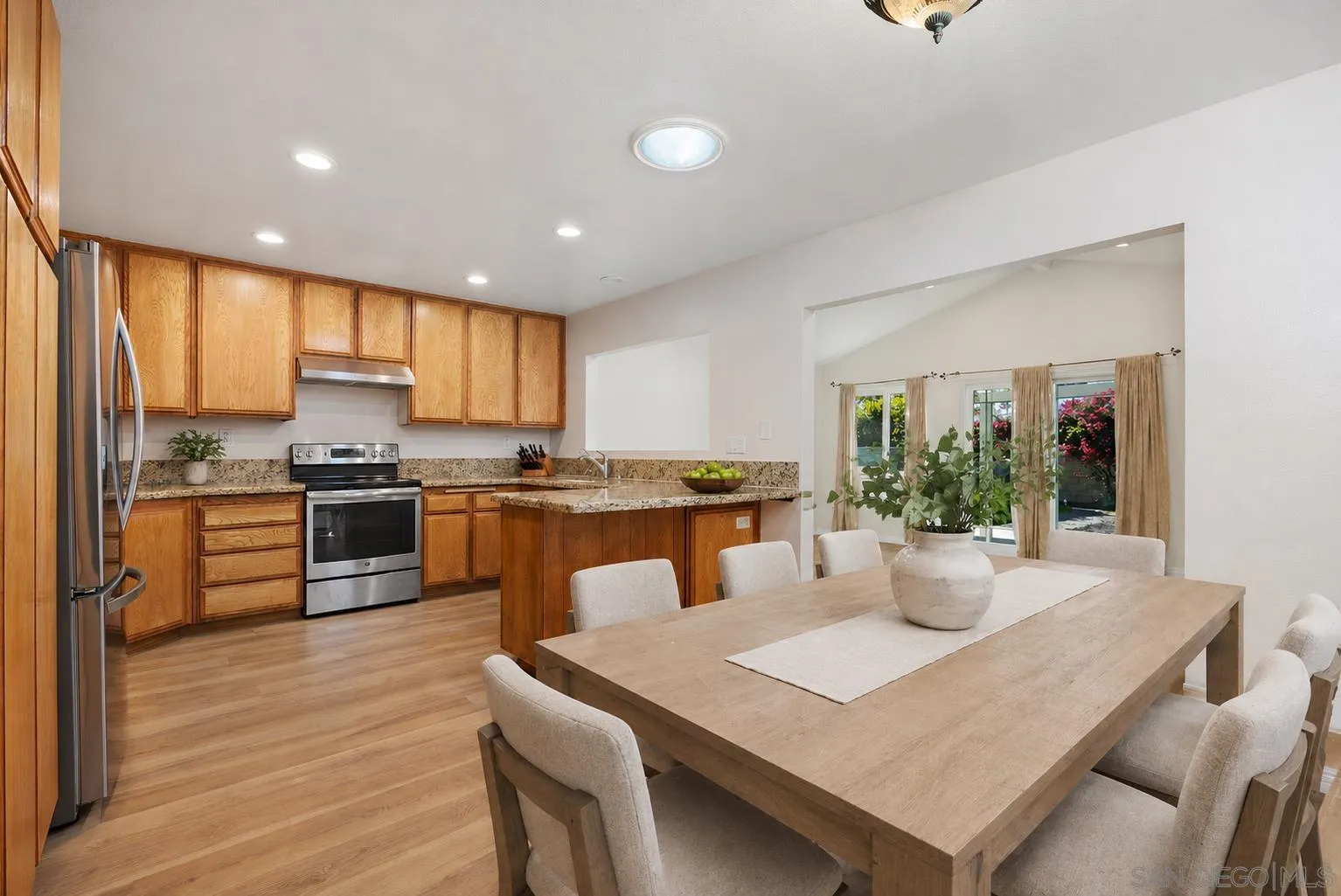 https://cdn.realtyfeed.com/cdn/127/260010424/8ccac6b6478680c726461af6461098ce.webp