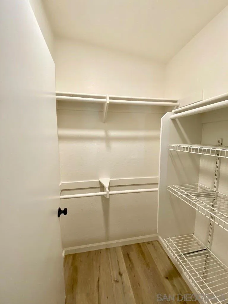 https://cdn.realtyfeed.com/cdn/127/260010440/bd717b3fe6f0d9c942bbbe82395d2410.webp
