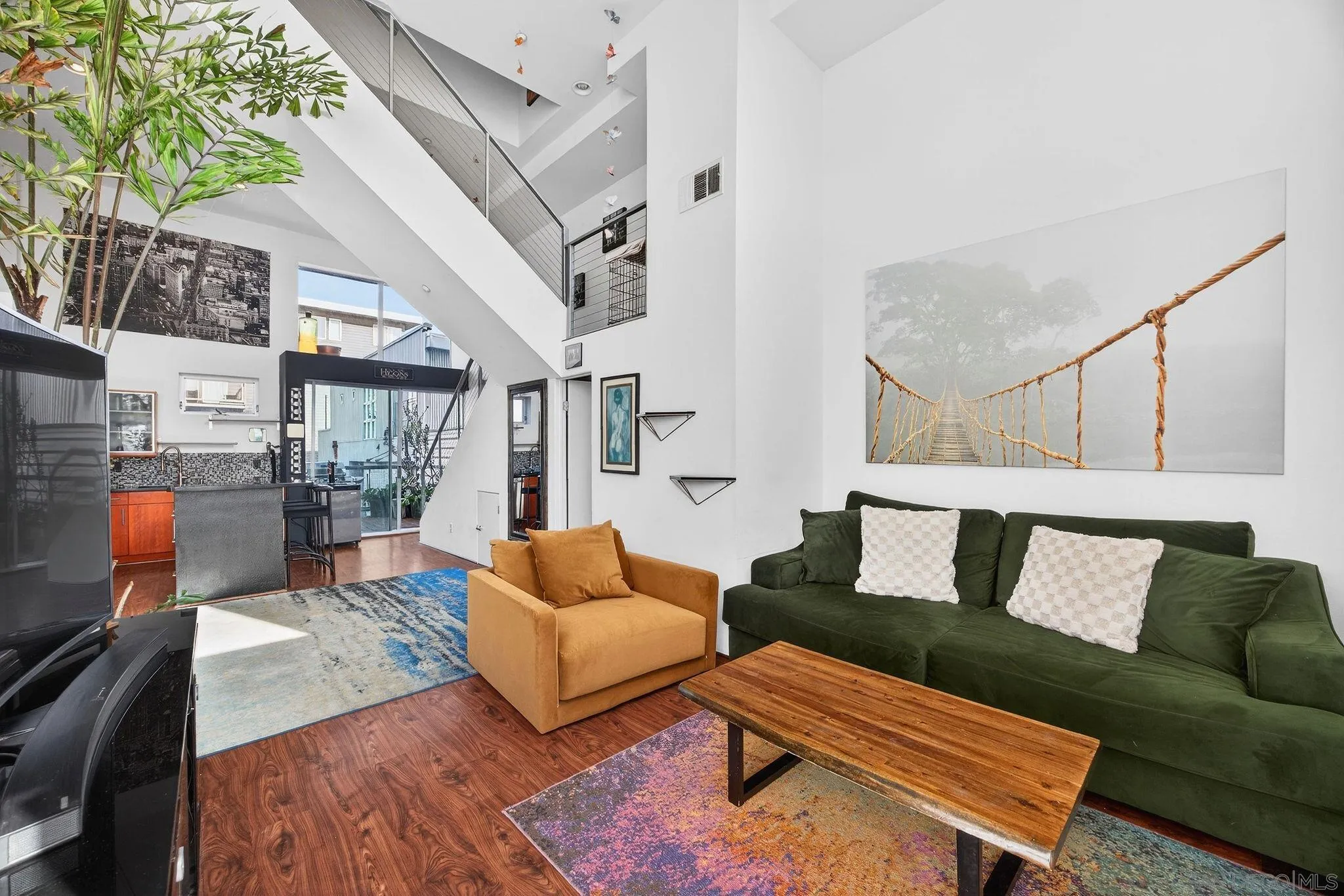 https://cdn.realtyfeed.com/cdn/127/260010445/8deb48d808dfd270bd96bbf557f02cbe.webp