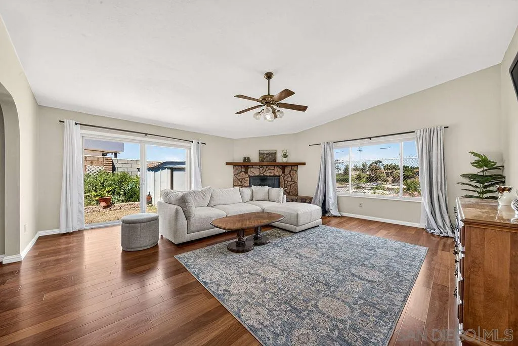https://cdn.realtyfeed.com/cdn/127/260010457/847a10d5e2df87247a79b3c3d62e1eb7.webp