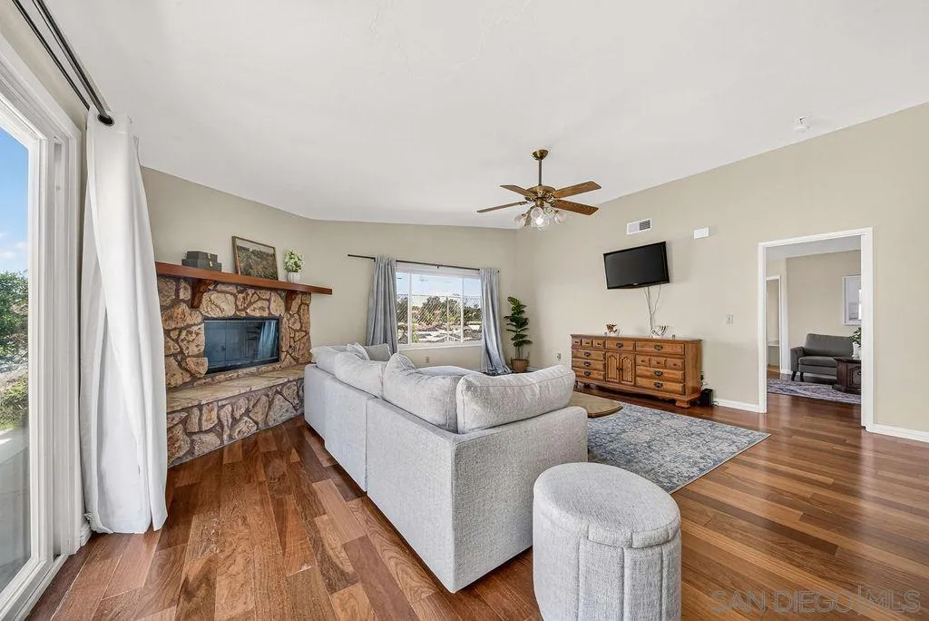 https://cdn.realtyfeed.com/cdn/127/260010457/ae55431cadb8623f3ed07e83297be5aa.webp