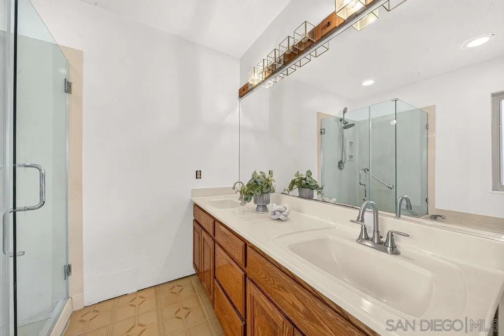 https://cdn.realtyfeed.com/cdn/127/260010457/cf5ecb05976b723895aac38575aab3a0.webp