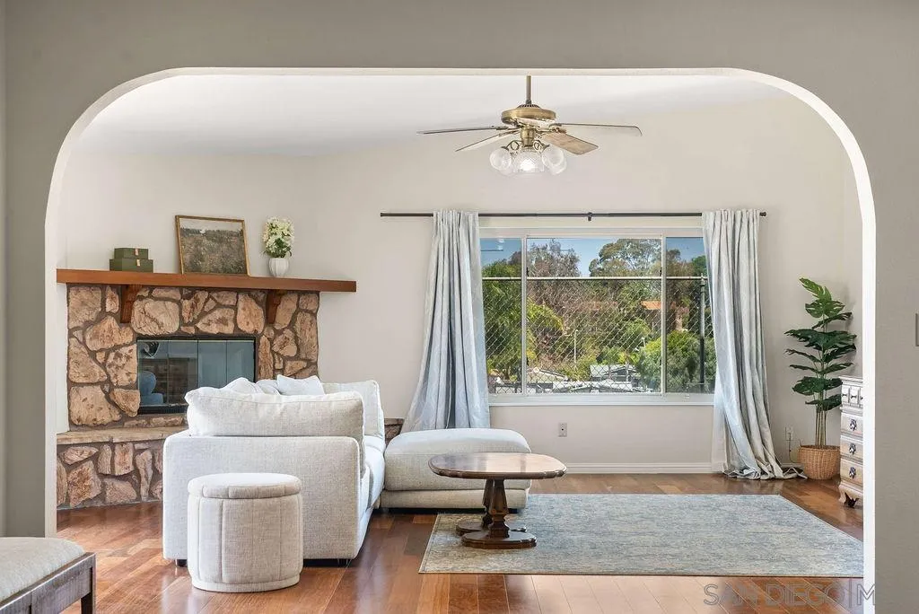 https://cdn.realtyfeed.com/cdn/127/260010457/f6d7a1be38cbe3955f3ed7c0249ea21c.webp