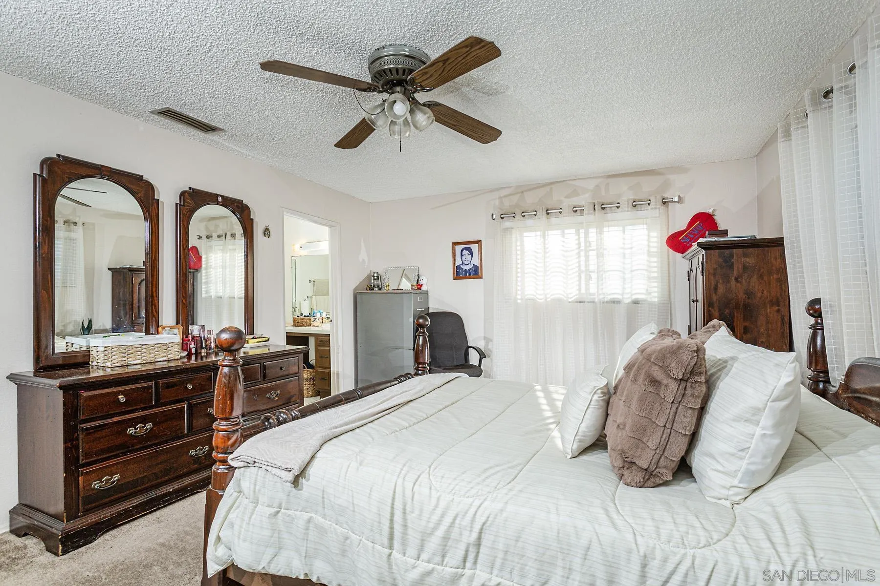 https://cdn.realtyfeed.com/cdn/127/260010458/0dc943fb18d501ca29b91e717af7072b.webp