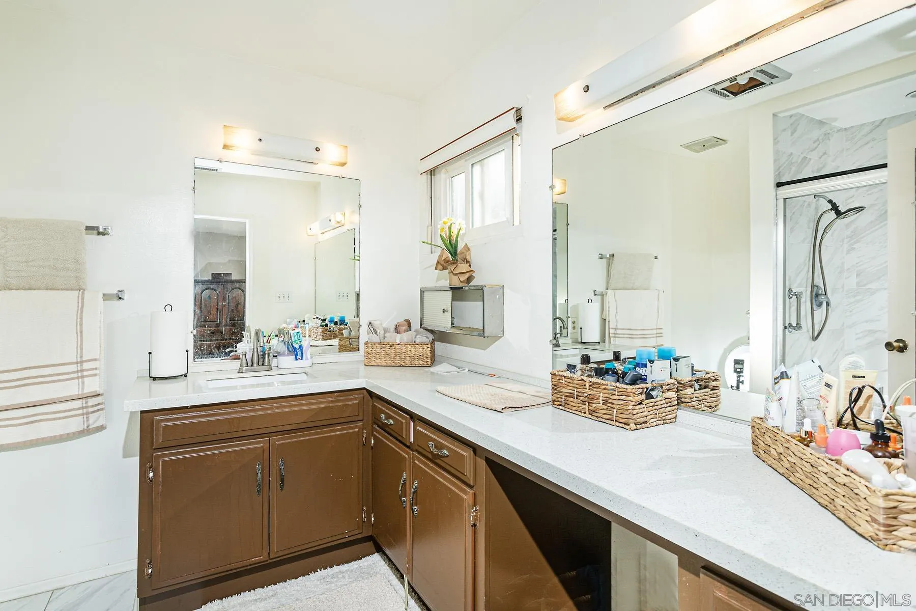 https://cdn.realtyfeed.com/cdn/127/260010458/1fb8edc41c35142be0b47fcdcfc82dba.webp