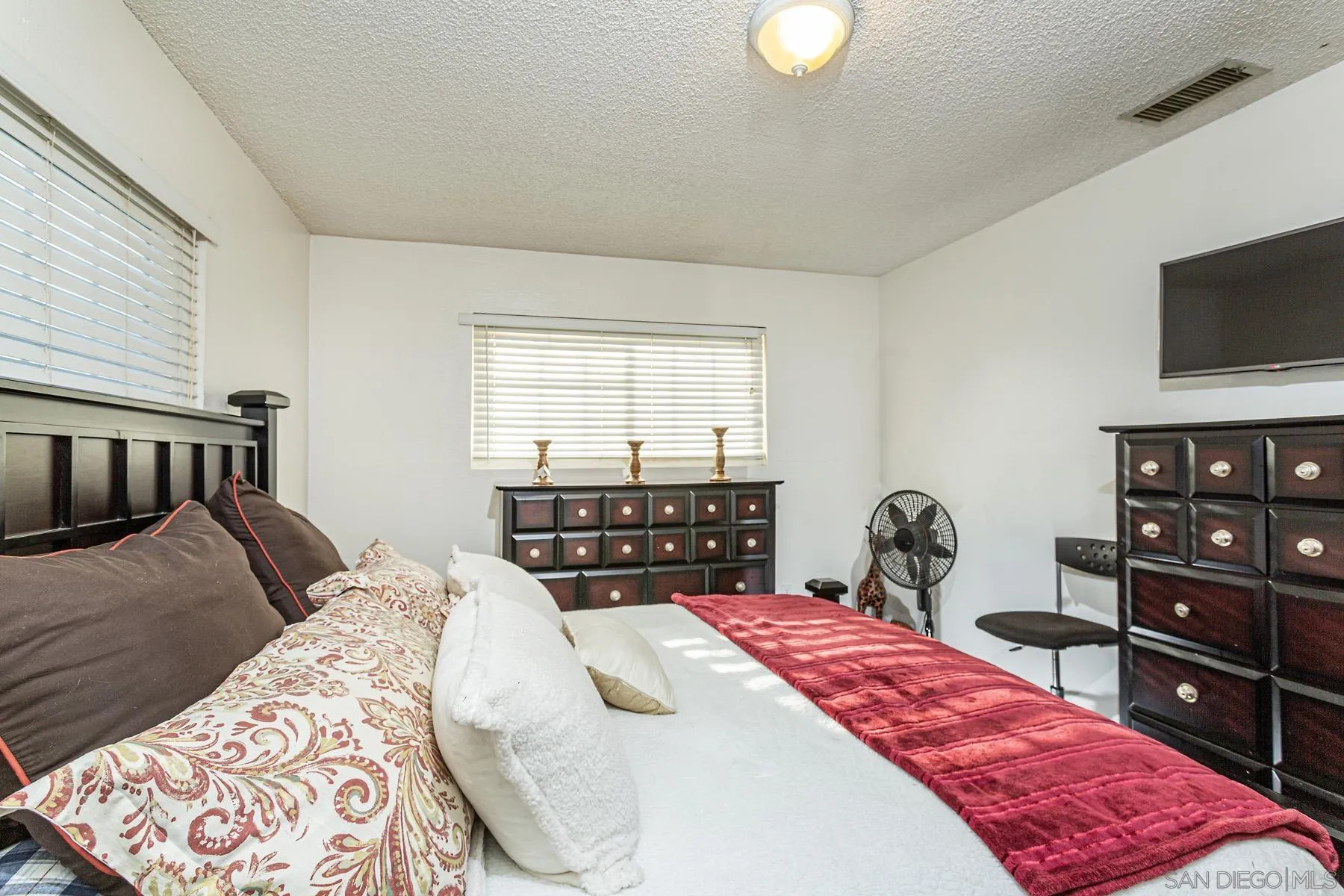 https://cdn.realtyfeed.com/cdn/127/260010458/32c74125966339215c50e5168e573e0f.webp